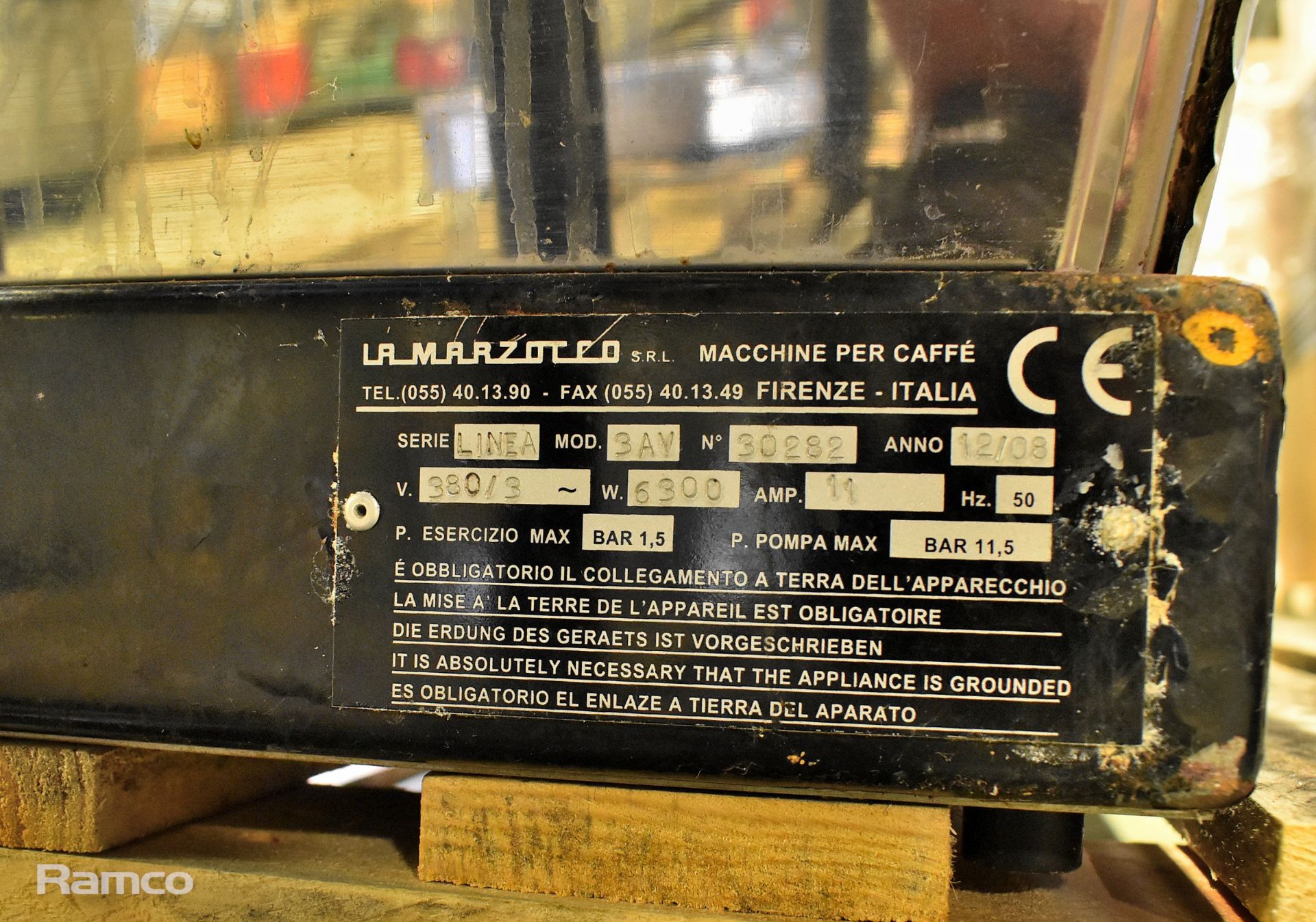 La Marzocco 3 group espresso coffee machine - SPARES OR REPAIRS - Image 4 of 4