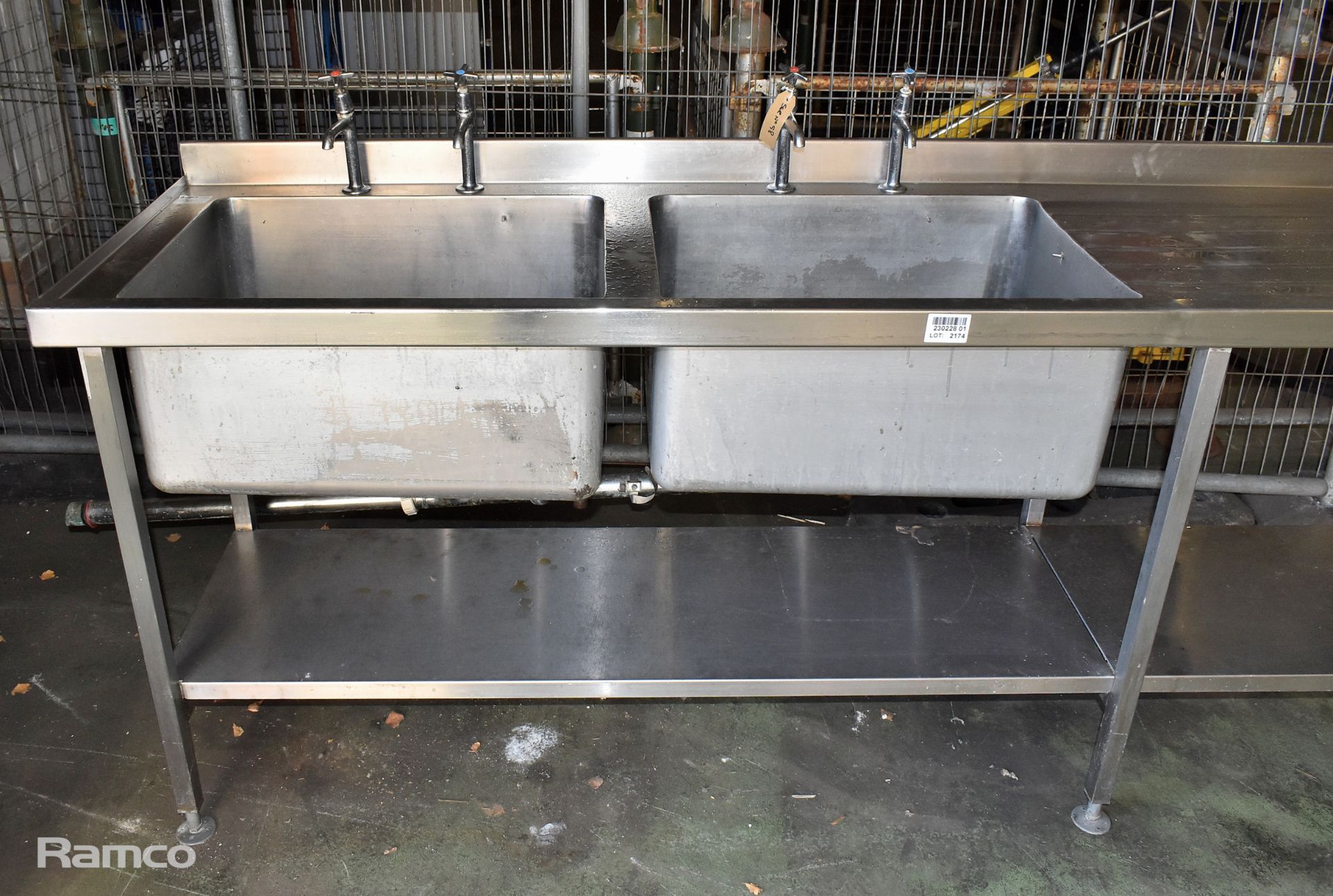 Stainless steel double sink unit with waste disposal - 310x80x100cm - Image 2 of 8