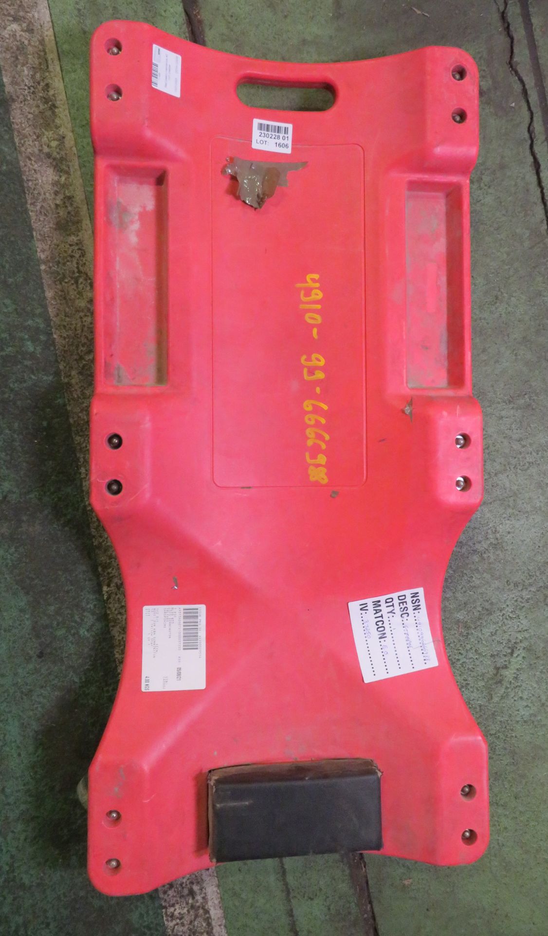 Red plastic mechanics 40 inch crawler board - Image 2 of 5