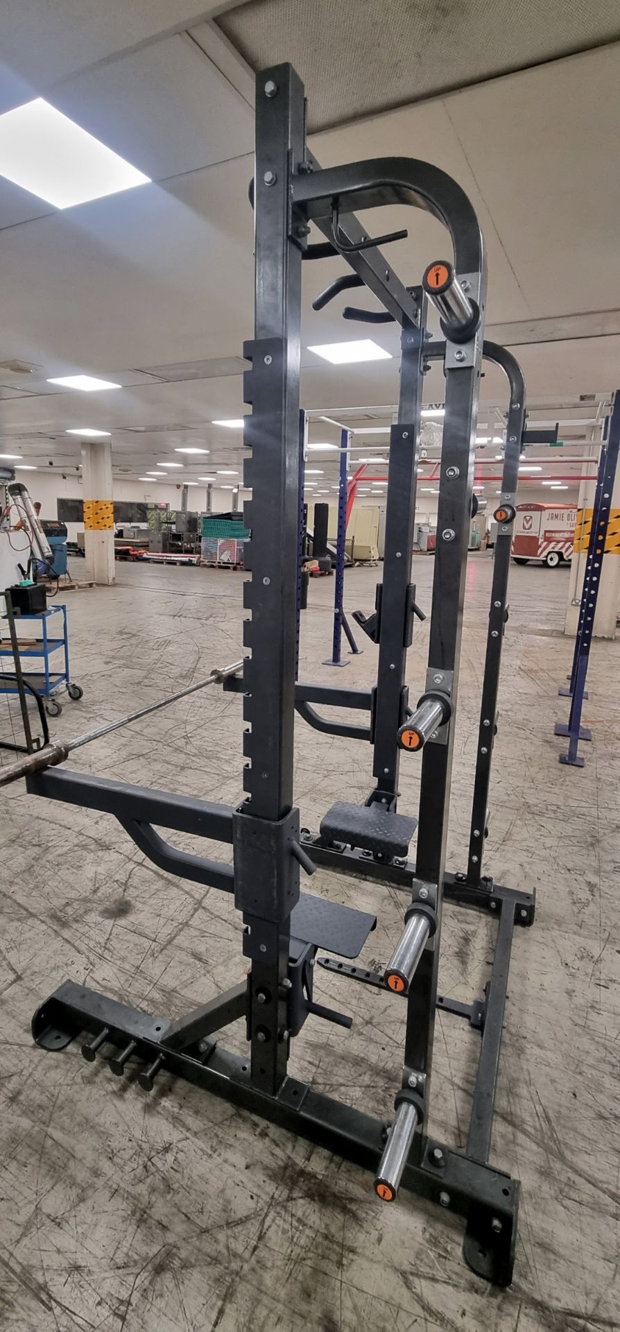 Spark multi-gym squat rack with power lift bar - 150 L x 170 W x 245 H cm - Image 4 of 7