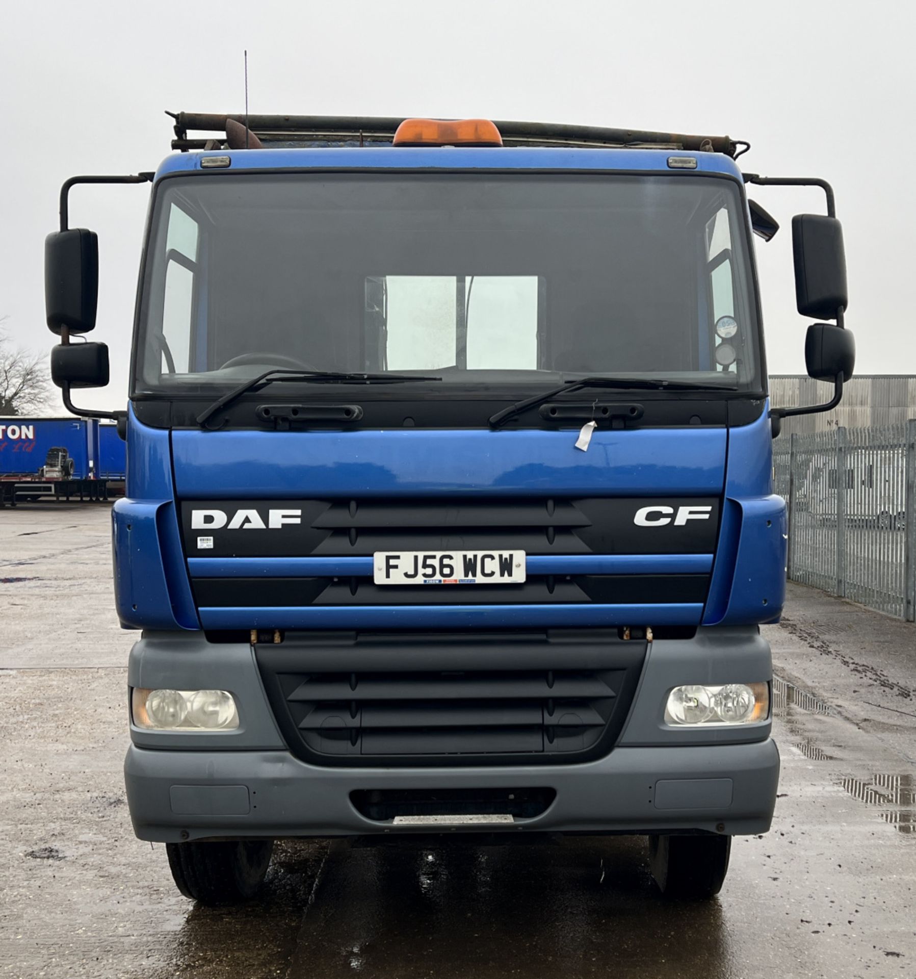 DAF FADCF85.340 Skip lorry RORO with Boughton Hook loader & Kwik Cova with a travel height of 3.61m - Image 2 of 37