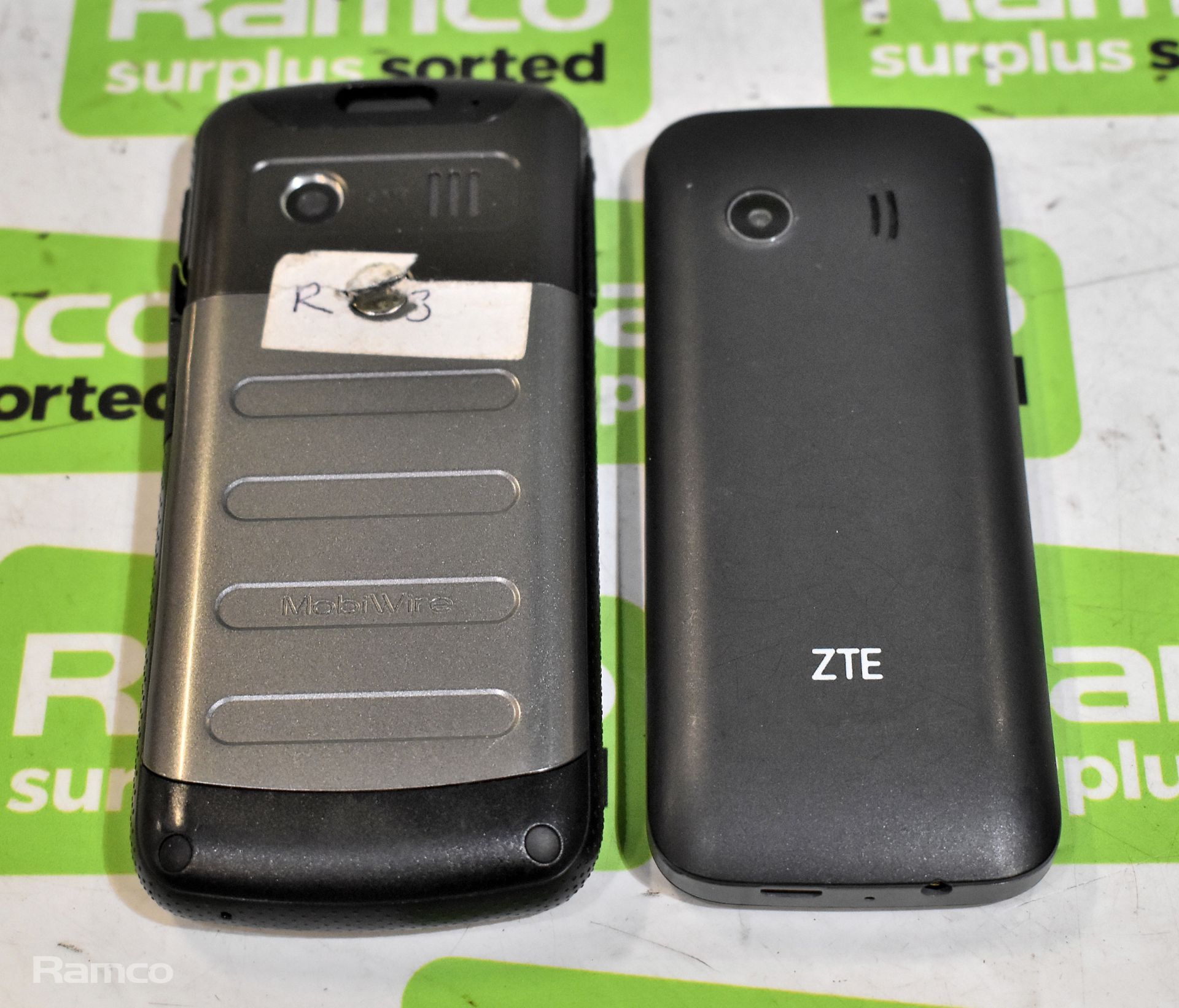 ZTE F320 mobile phone in box, Mobiwire Dakota mobile phone in box - Bild 3 aus 6