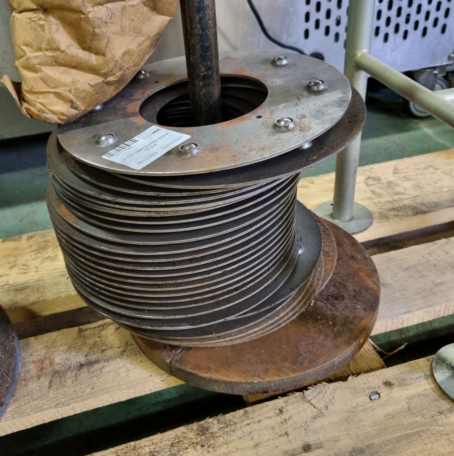 9 inch bearing plate, approx 30 pcs - Image 2 of 3