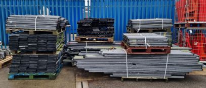 34x Plastic scaffolding boards, in various sizes from 60 - 120cm, 55x Plastic scaffolding boards