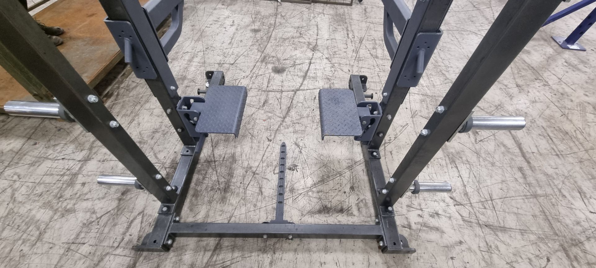 Spark multi-gym squat rack with power lift bar - 150 L x 170 W x 245 H cm - Image 5 of 7