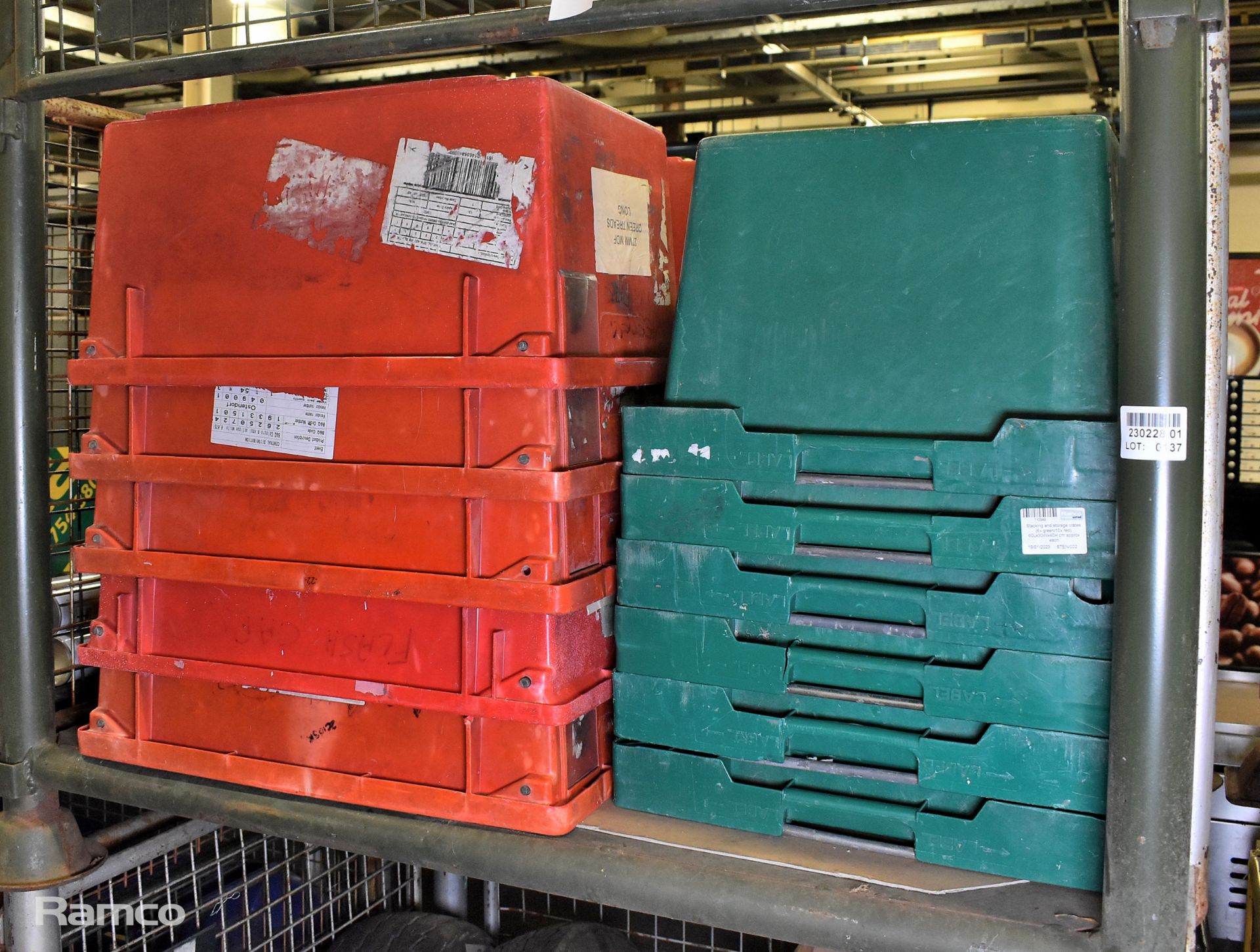 Stacking and storage crates (6x green/10x red) 60Lx30Wx40H cm approx each - Image 2 of 3