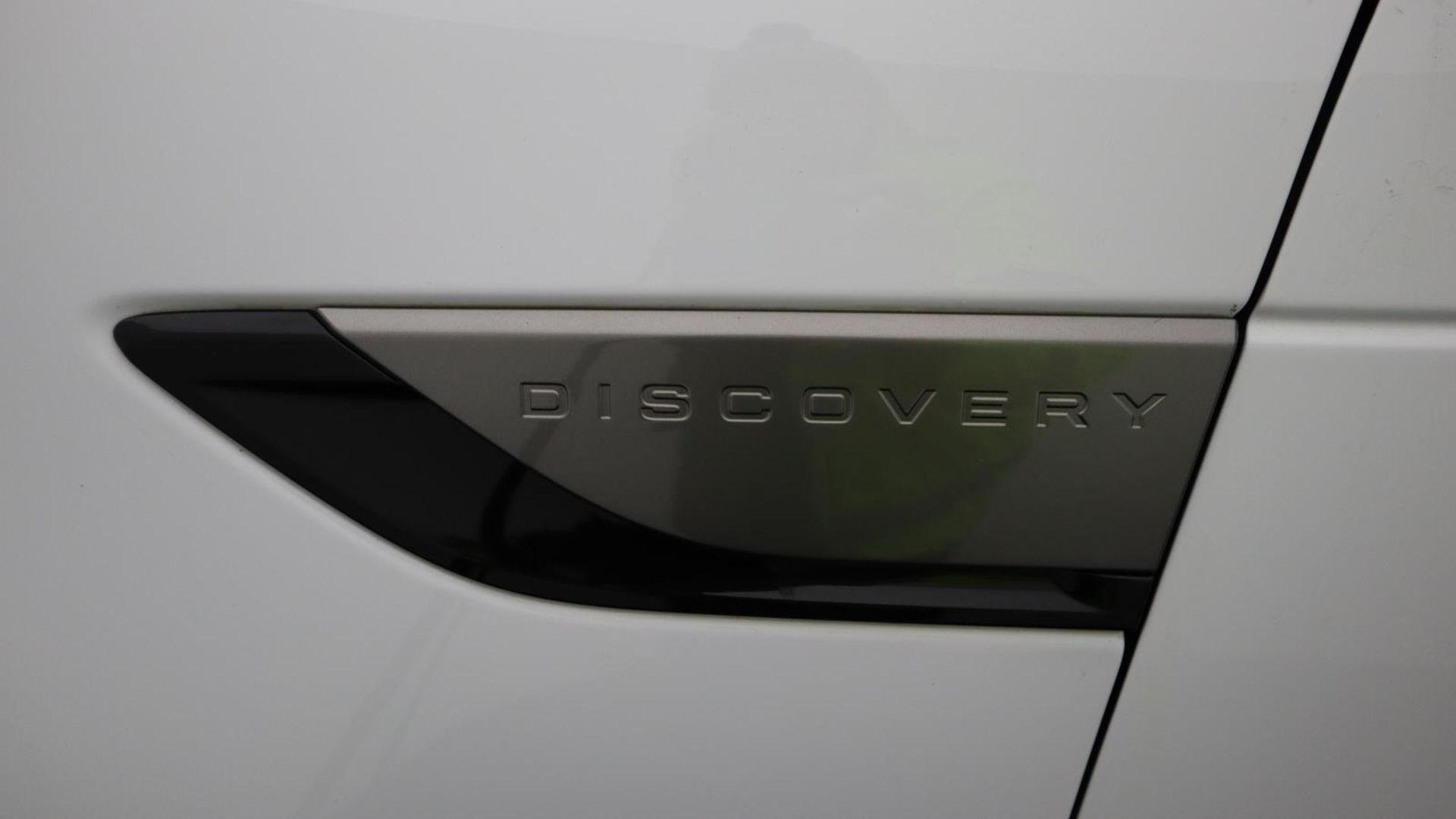 BJ68 BYZ Land Rover Discovery 5 SDV6 3.0 SE - Image 28 of 52