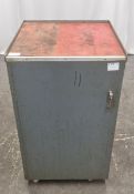 Mobile metal cabinet with 3 shelves