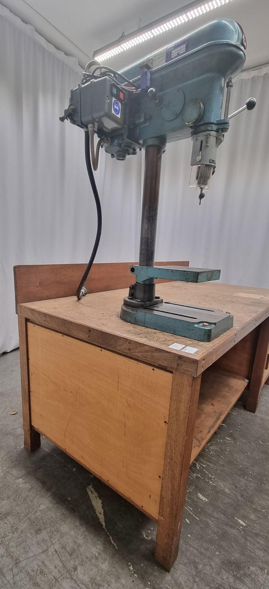 Wooden workbench with Meddings 9373/LT/III pillar drill - Image 7 of 21