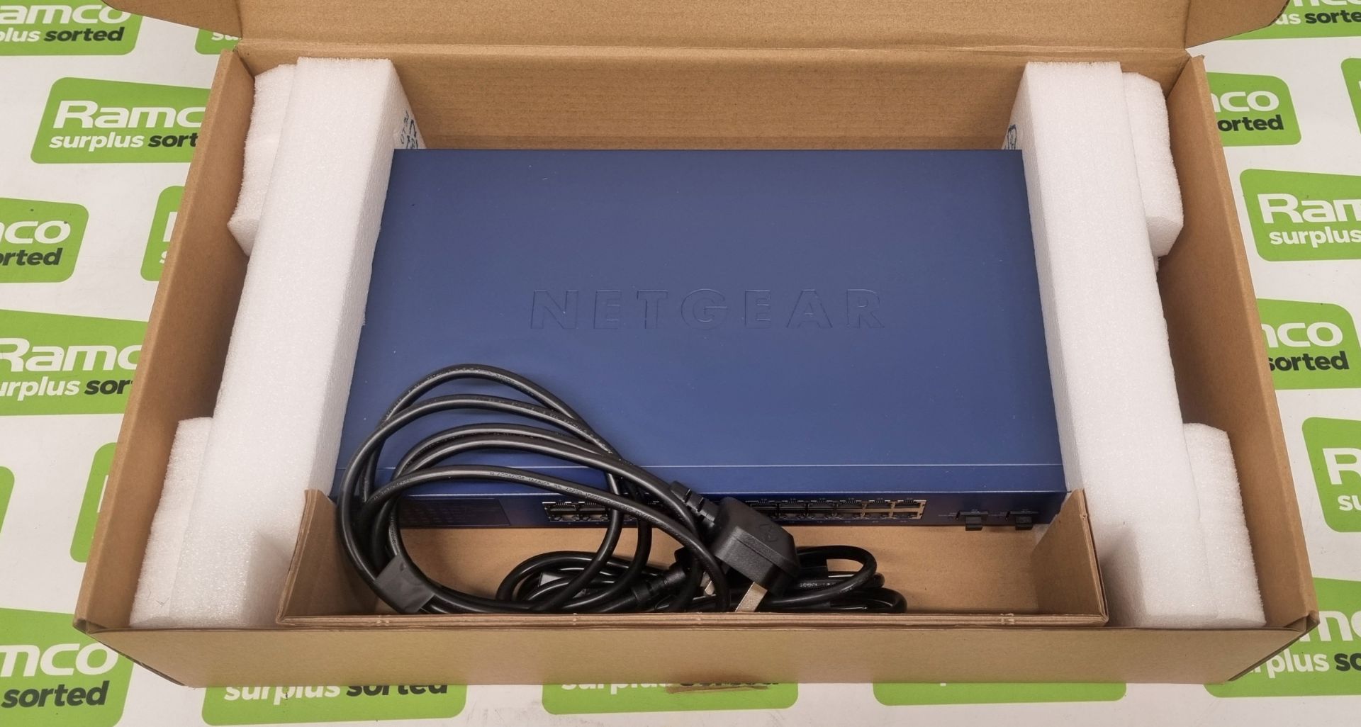 Netgear GS742T 24 port gigabit network switch (rack mountable) - Image 2 of 9