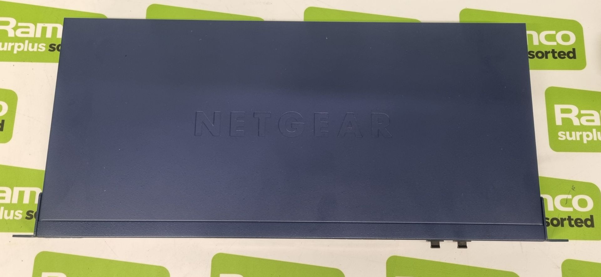 Netgear GS742T 24 port gigabit network switch (rack mountable) - Image 6 of 9