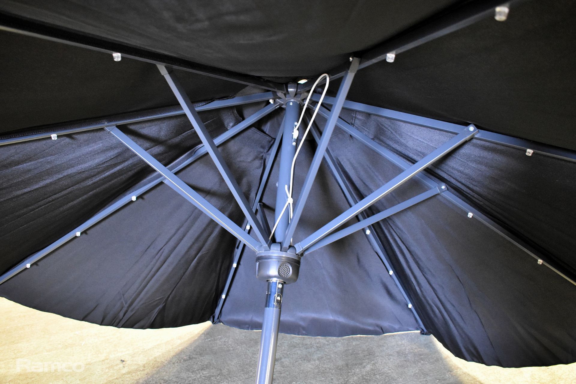 John Lewis 2.7m adjustable parasol with bluetooth speaker and LED lights, black - untested boxed - Image 4 of 6