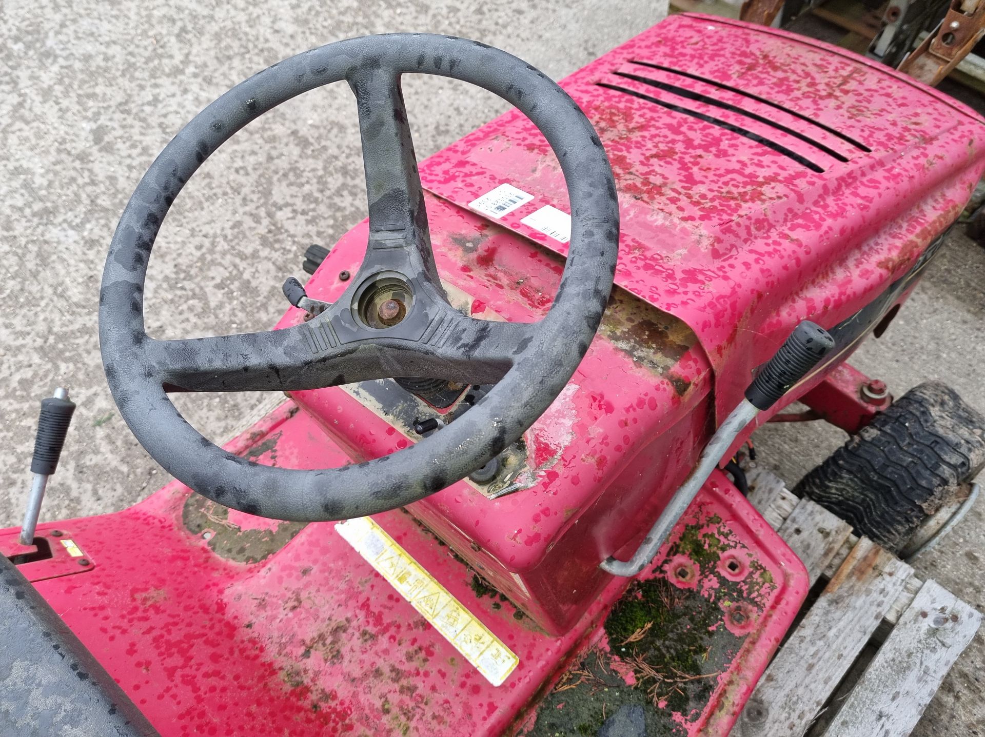 Murray 125 / 96 ride on mower - no blades - AS SPARES & REPAIRS - Image 6 of 7