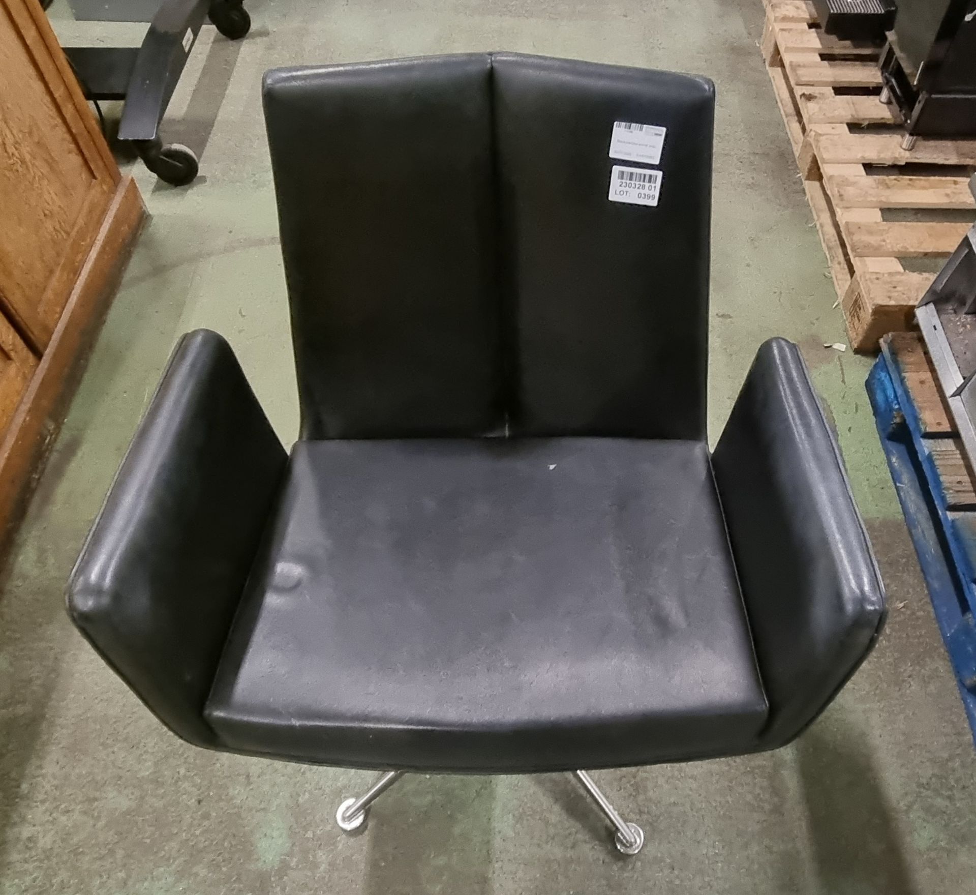 Black padded swivel chair - Image 2 of 3