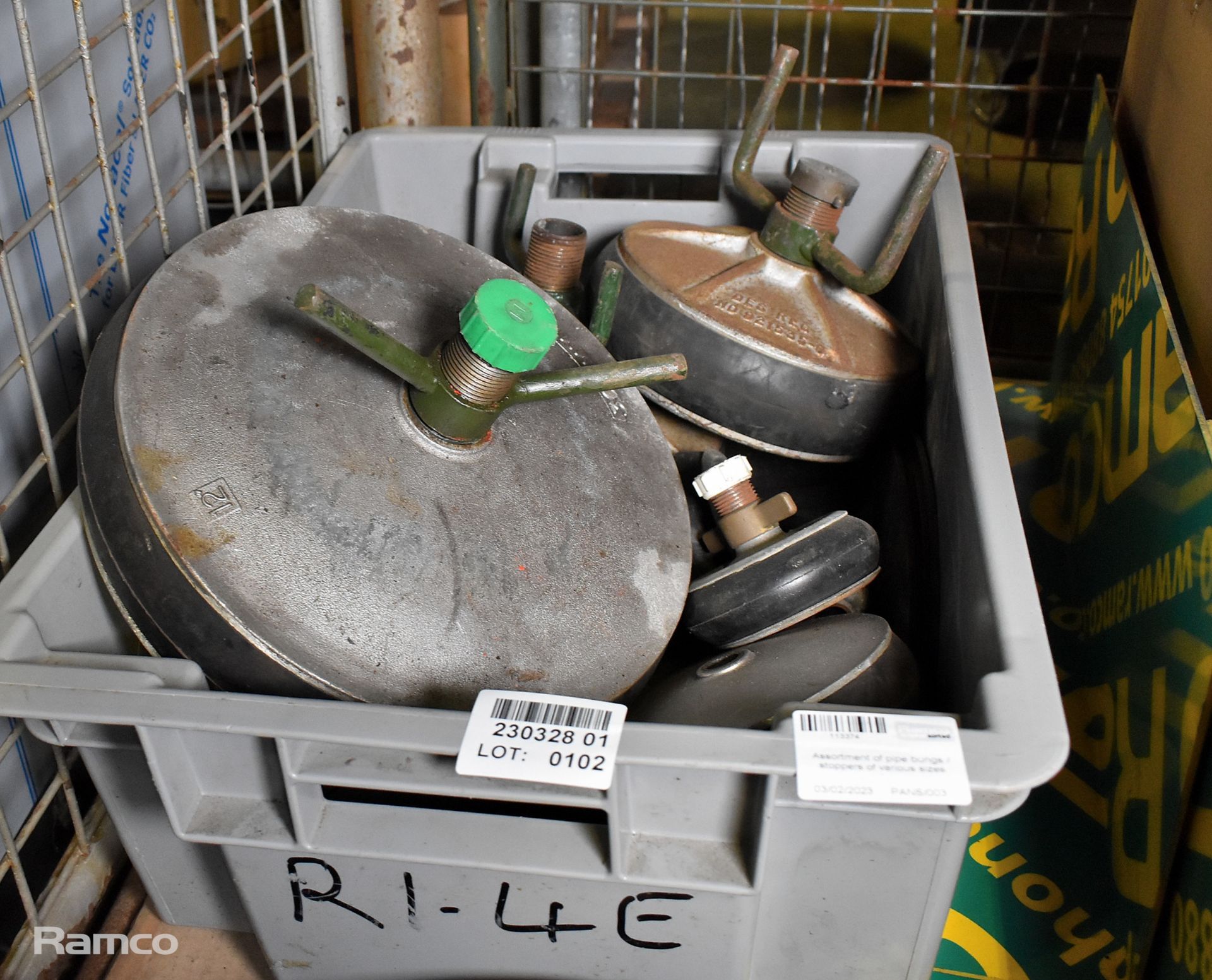 Assortment of pipe bungs and stoppers of various sizes - Image 3 of 4