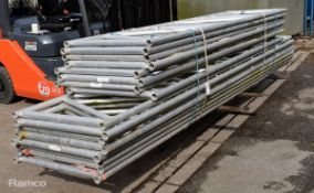 7x Aluminium scaffolding 4m beam unit - dimensions 400 x 78 x 5cm, 8x Aluminium scaffolding 3m beams