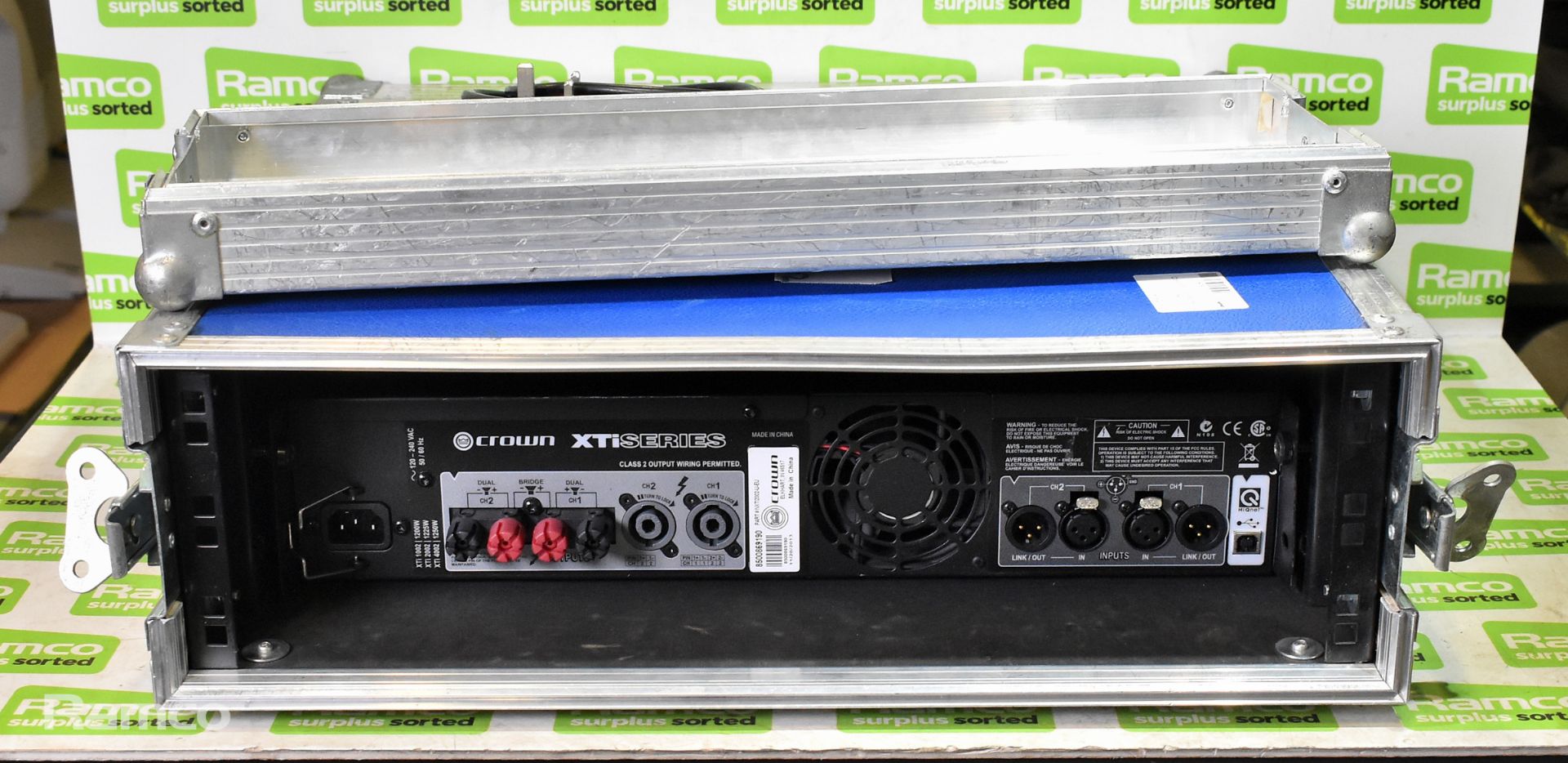 Crown XTI2002 amplifier in flight case - Image 3 of 5