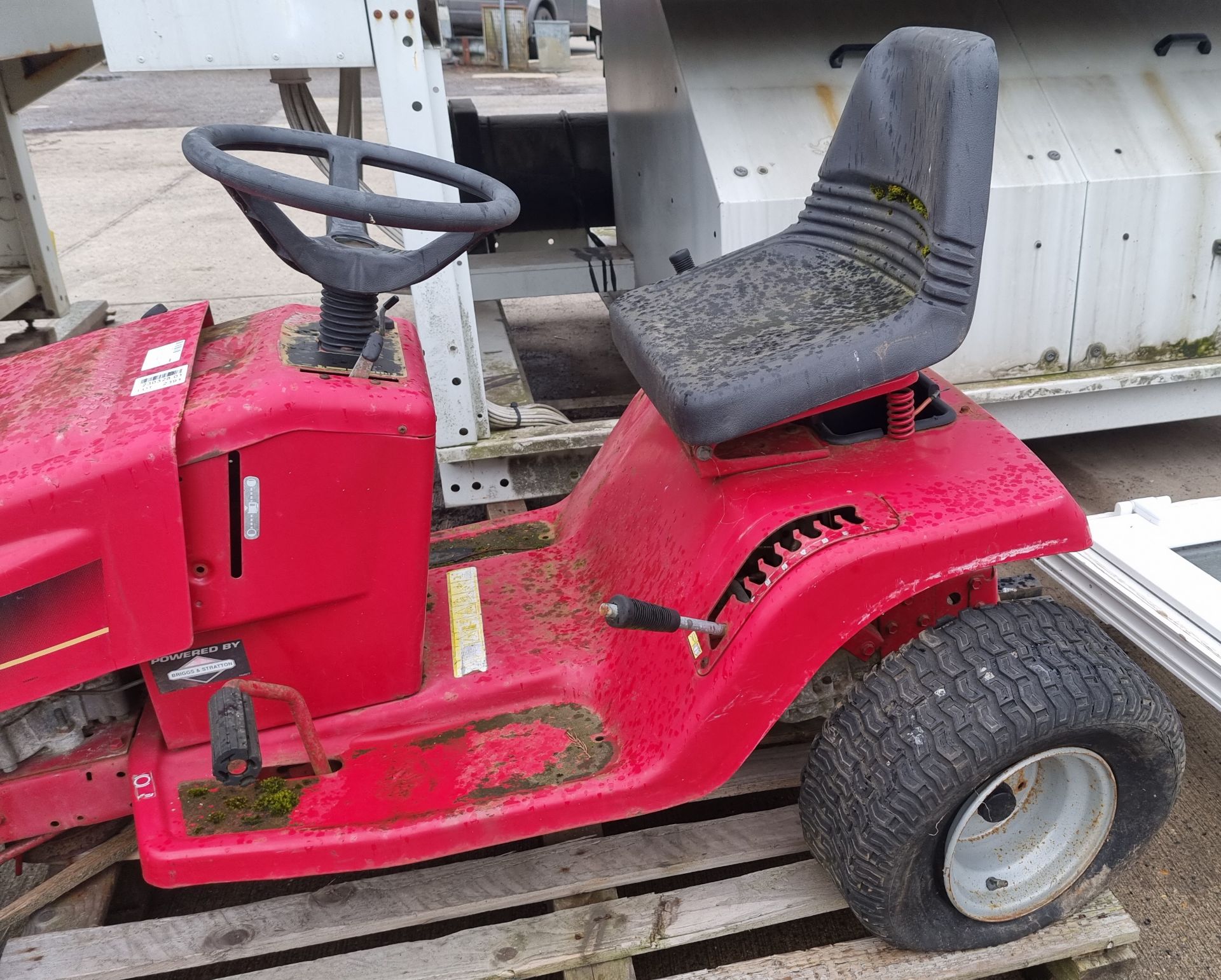 Murray 125 / 96 ride on mower - no blades - AS SPARES & REPAIRS - Image 3 of 7