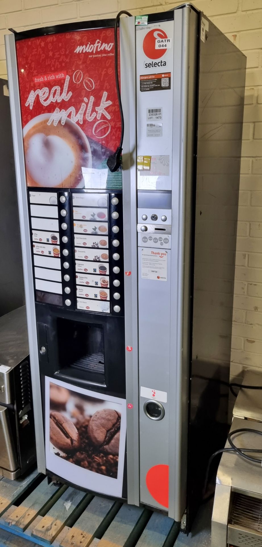 Selecta Milano instant hot drinks vending machine - 660mm W - Image 2 of 6