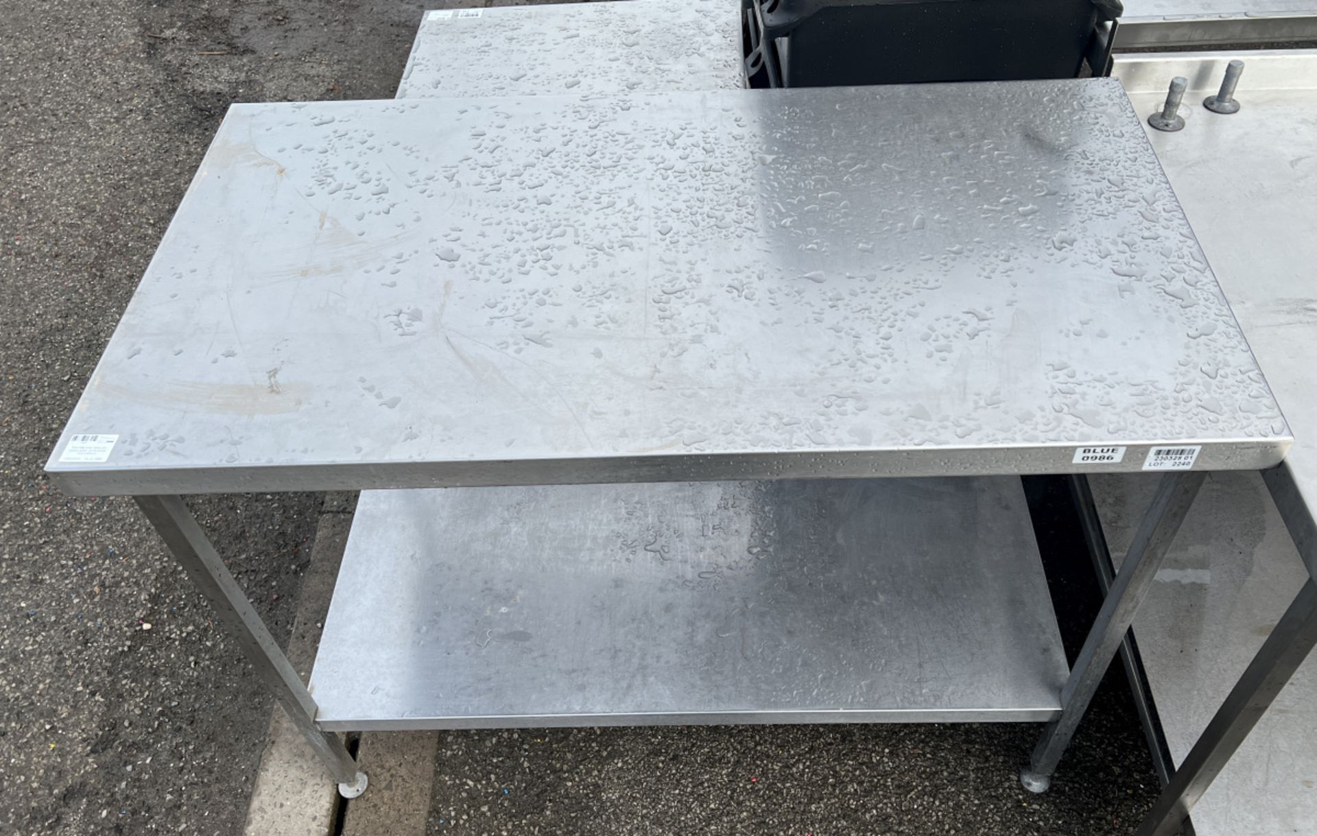 Stainless steel table with bottom shelf - dimensions: 130 x 70 x 90cm - Image 2 of 3