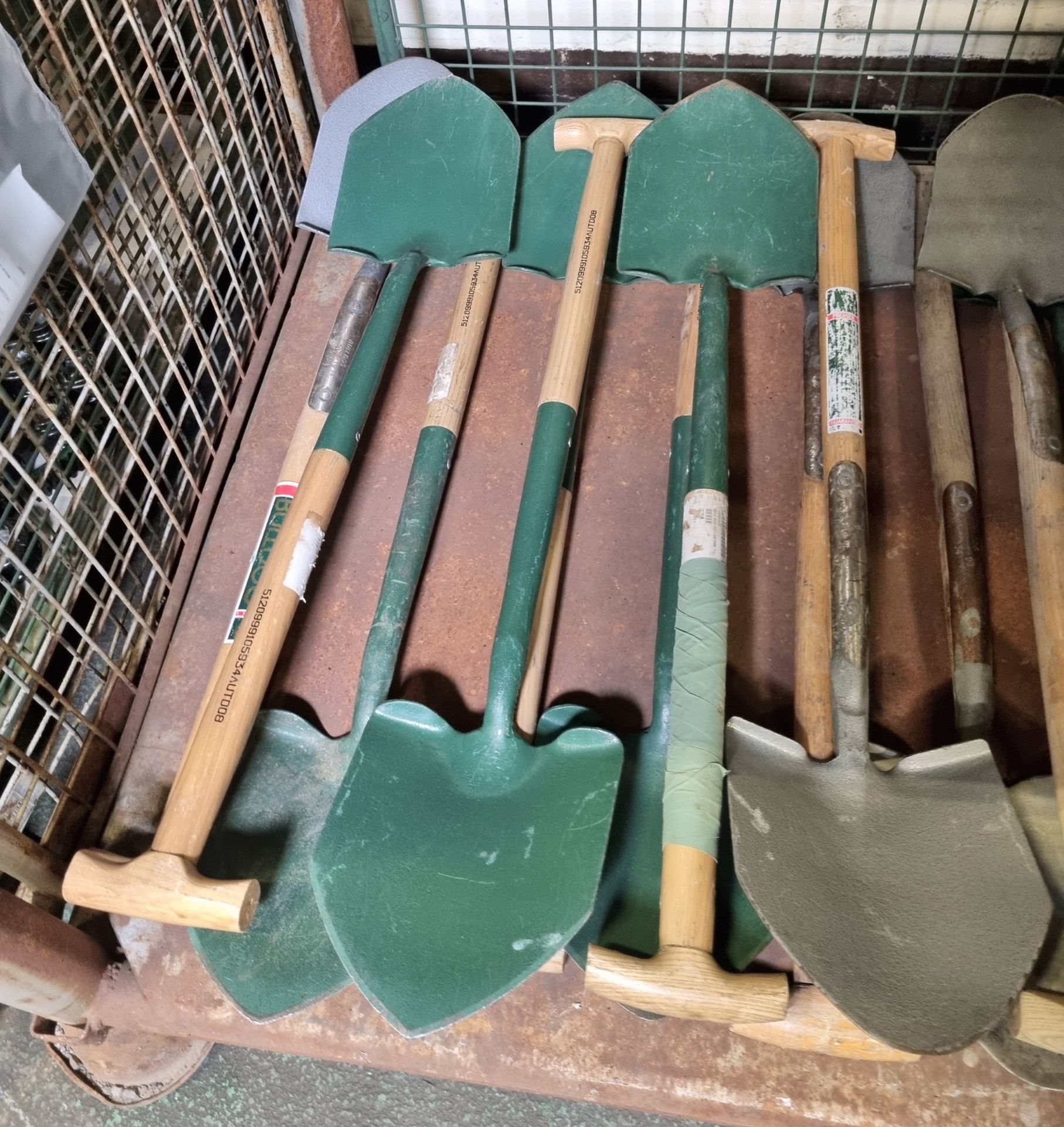 16x Wooden handle Round head shovels - Image 4 of 4