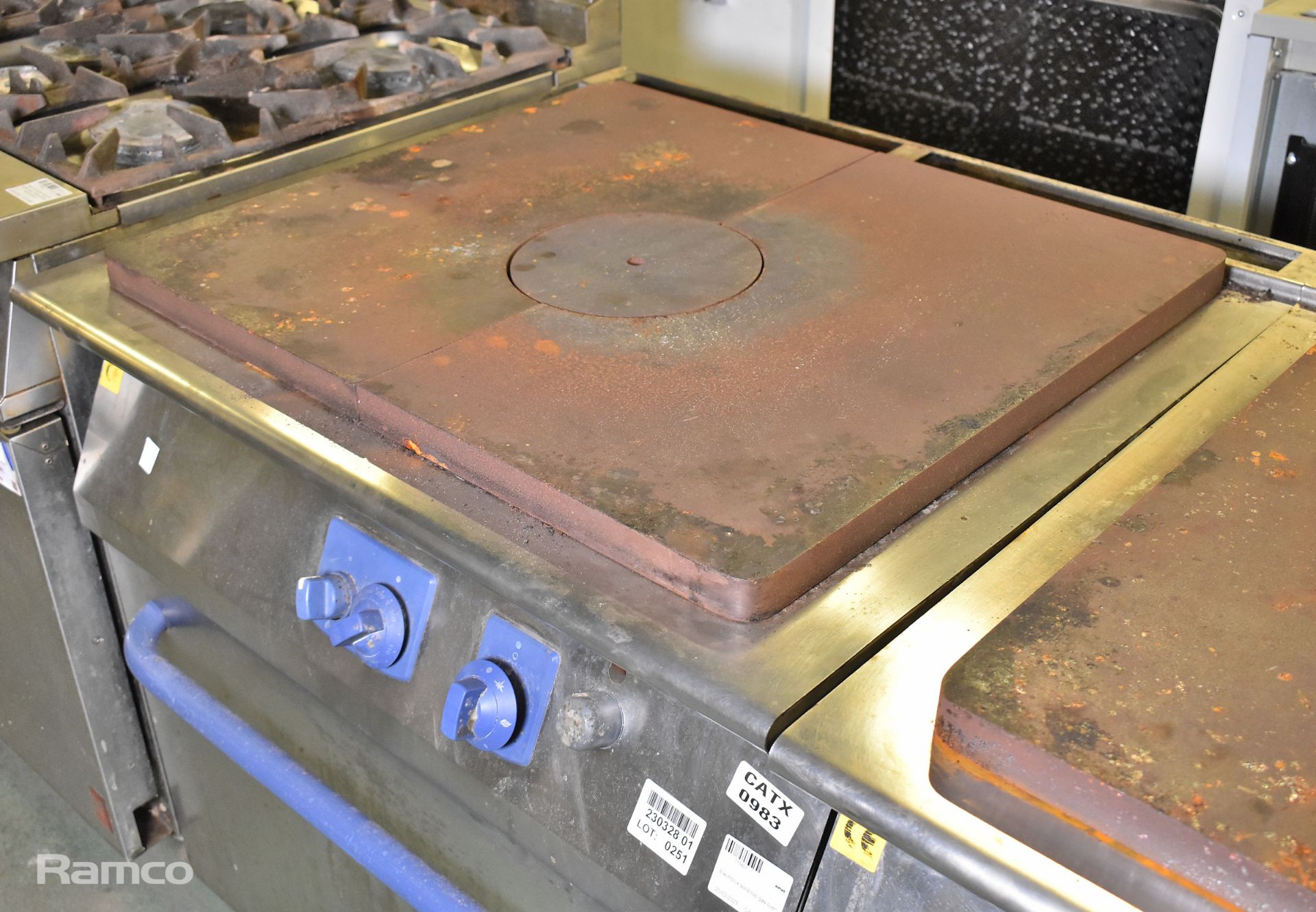 Electrolux solid top gas oven - 800mm W - Image 2 of 5