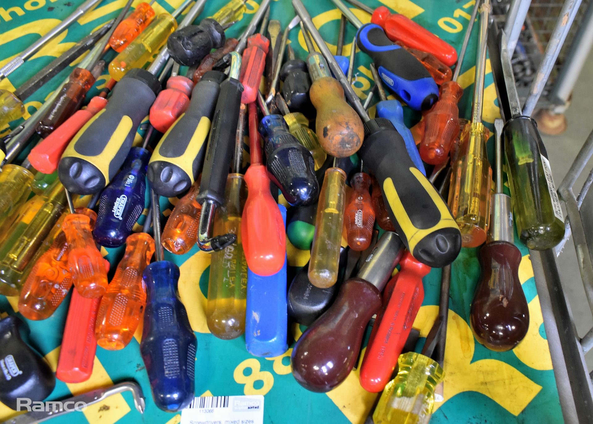 Screwdrivers, mixed sizes and head shapes, approx 30 pieces, Allen key sets, approx 20 pieces - Image 5 of 5