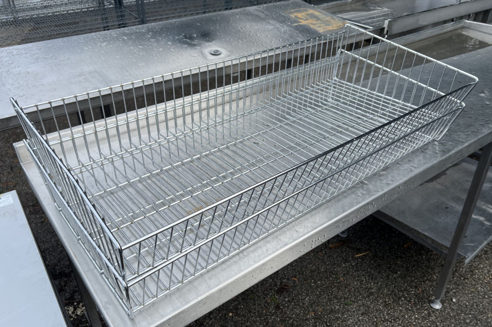 Gi Gant adjustable-height table or work surface - 200 x 60 x 75-85cm, 2x wire baskets - Image 4 of 4