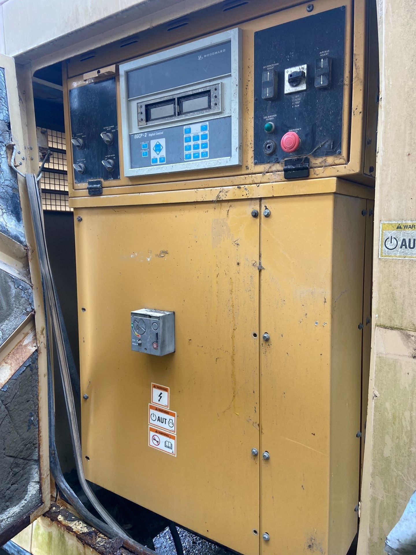 Caterpillar 320KVA 256kW Generator 445Amps per phase at 415v - 50Hz - 1500RPM - see description - Image 10 of 17