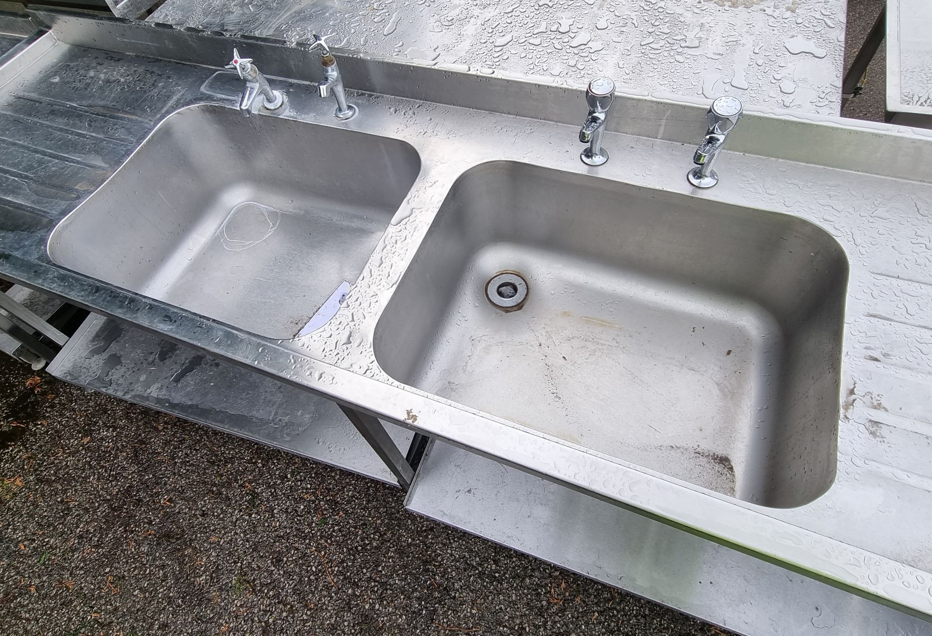 Stainless steel preparation table with double sink basin - 240 x 66 x 111cm - Bild 2 aus 3