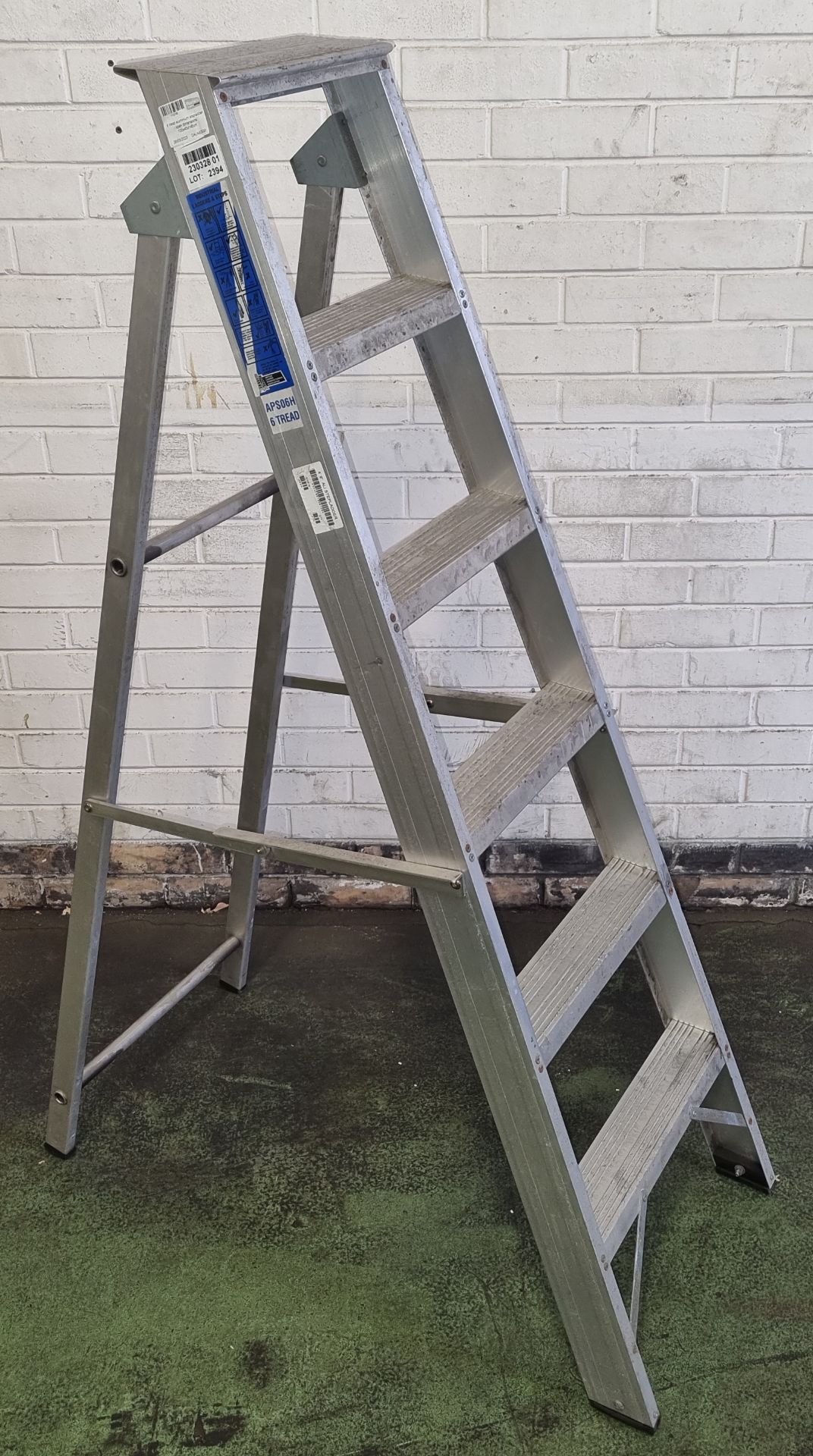 6 tread aluminium step ladder - open dimensions 100 x 45 x 145cm - Image 2 of 2