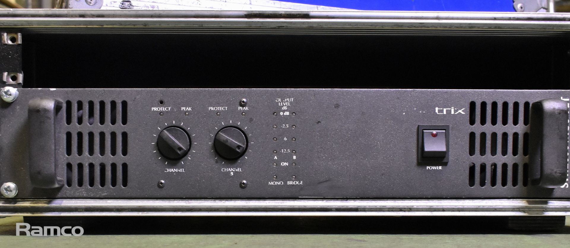 Matrix STR 2000 MOS-FET amplifier in flight case - Image 3 of 5