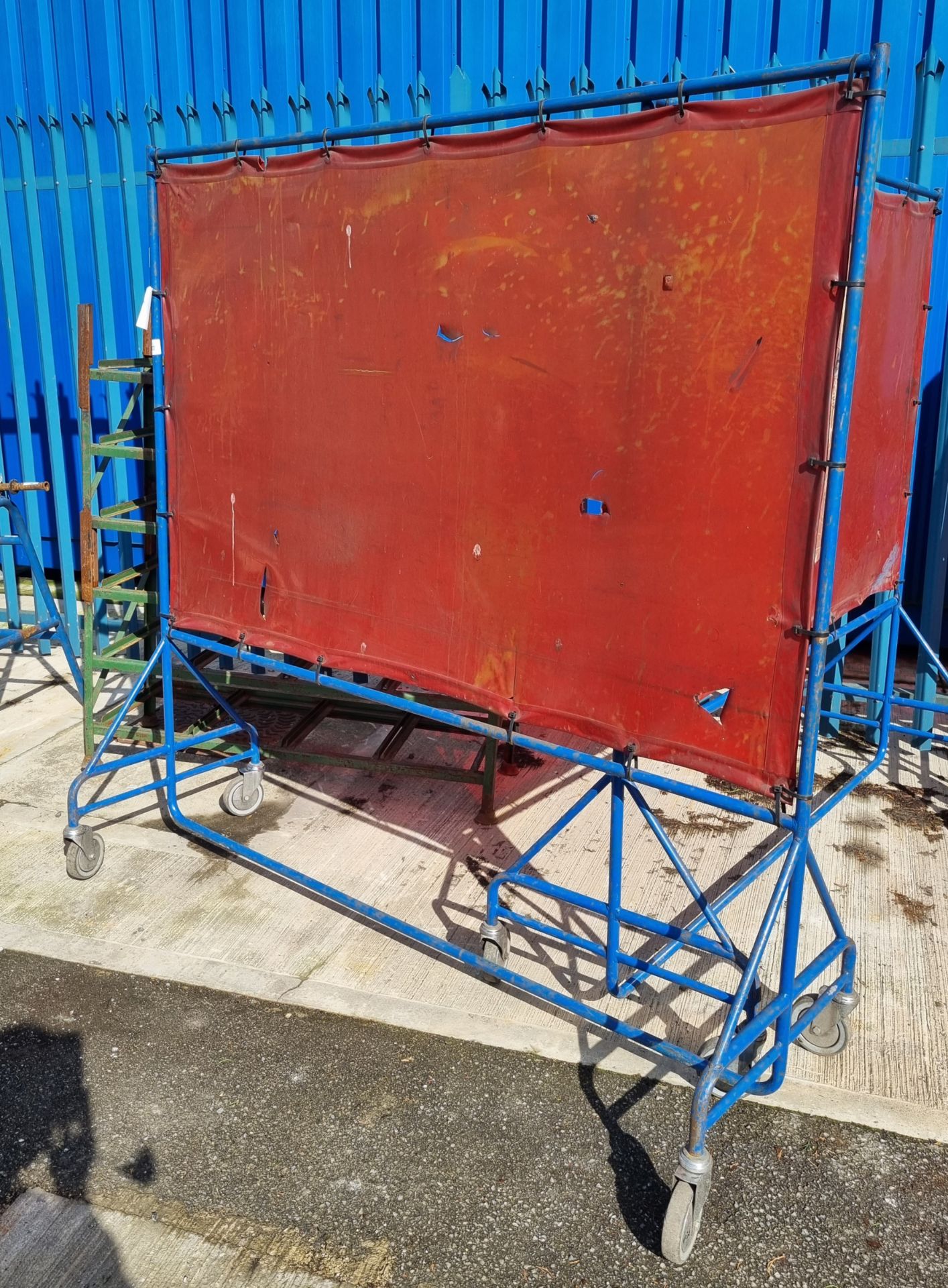 Blue, metal frame wheeled welding screen - L 190 x W 65 x H 190 cm - Image 2 of 4