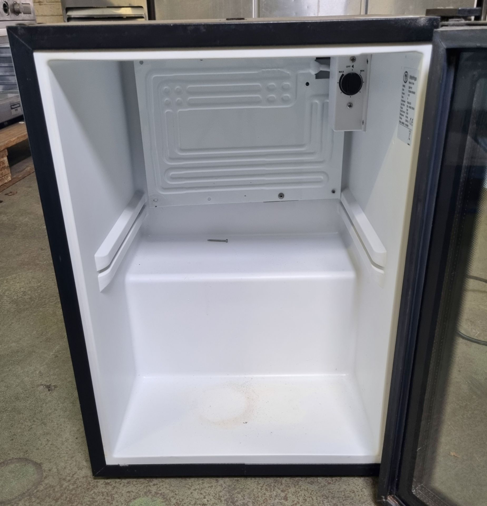 Vitrifrigo C39P PV Mini fridge, 220/240V 50Hz - L39 x W40 x H54cm - Image 4 of 5