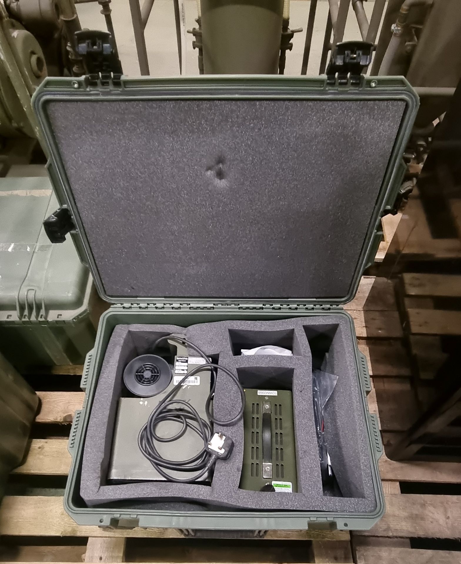 Portable anesthesia ventilator in heavy duty carry case - Image 2 of 9