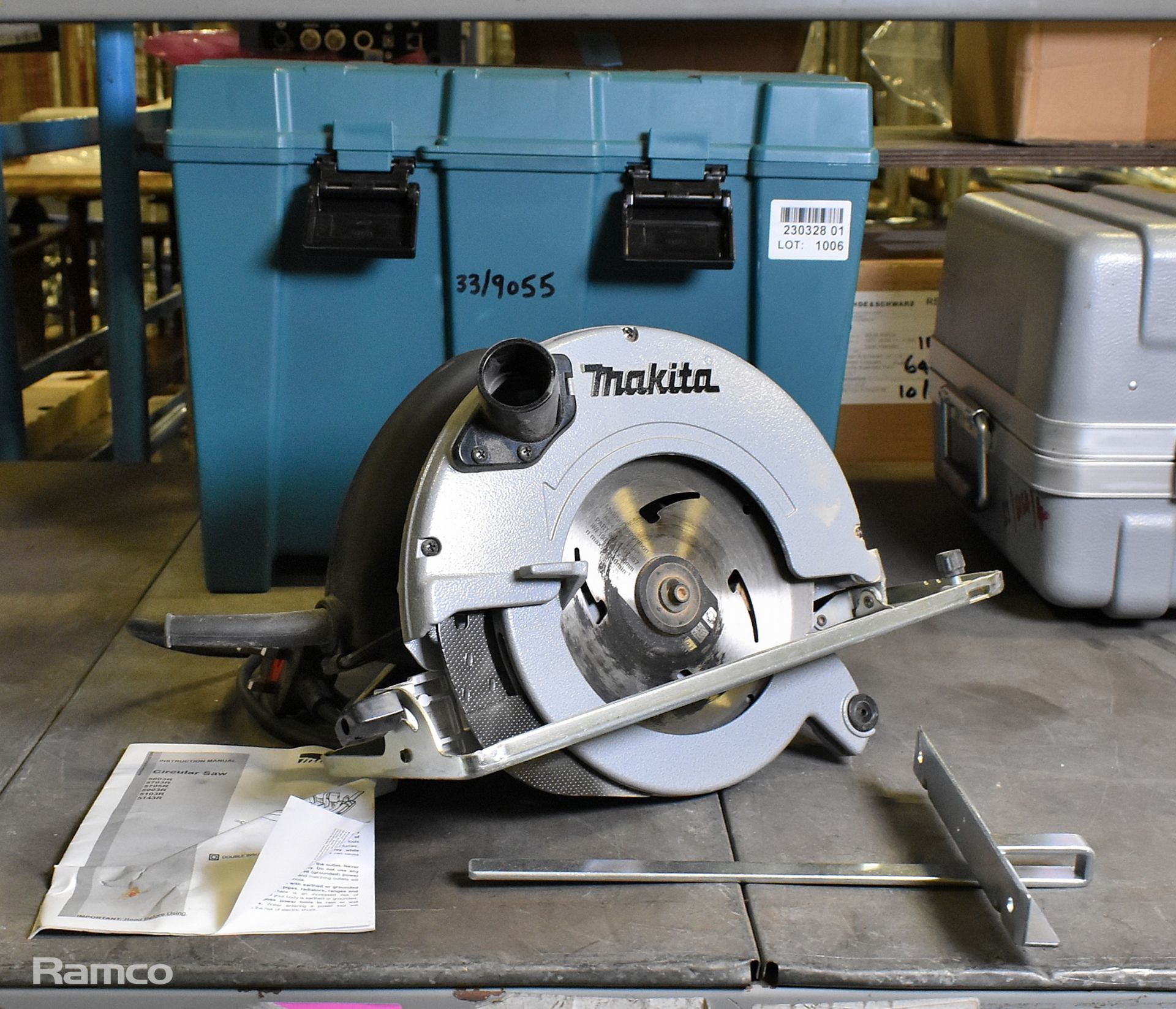 Makita 5703R circular saw with case