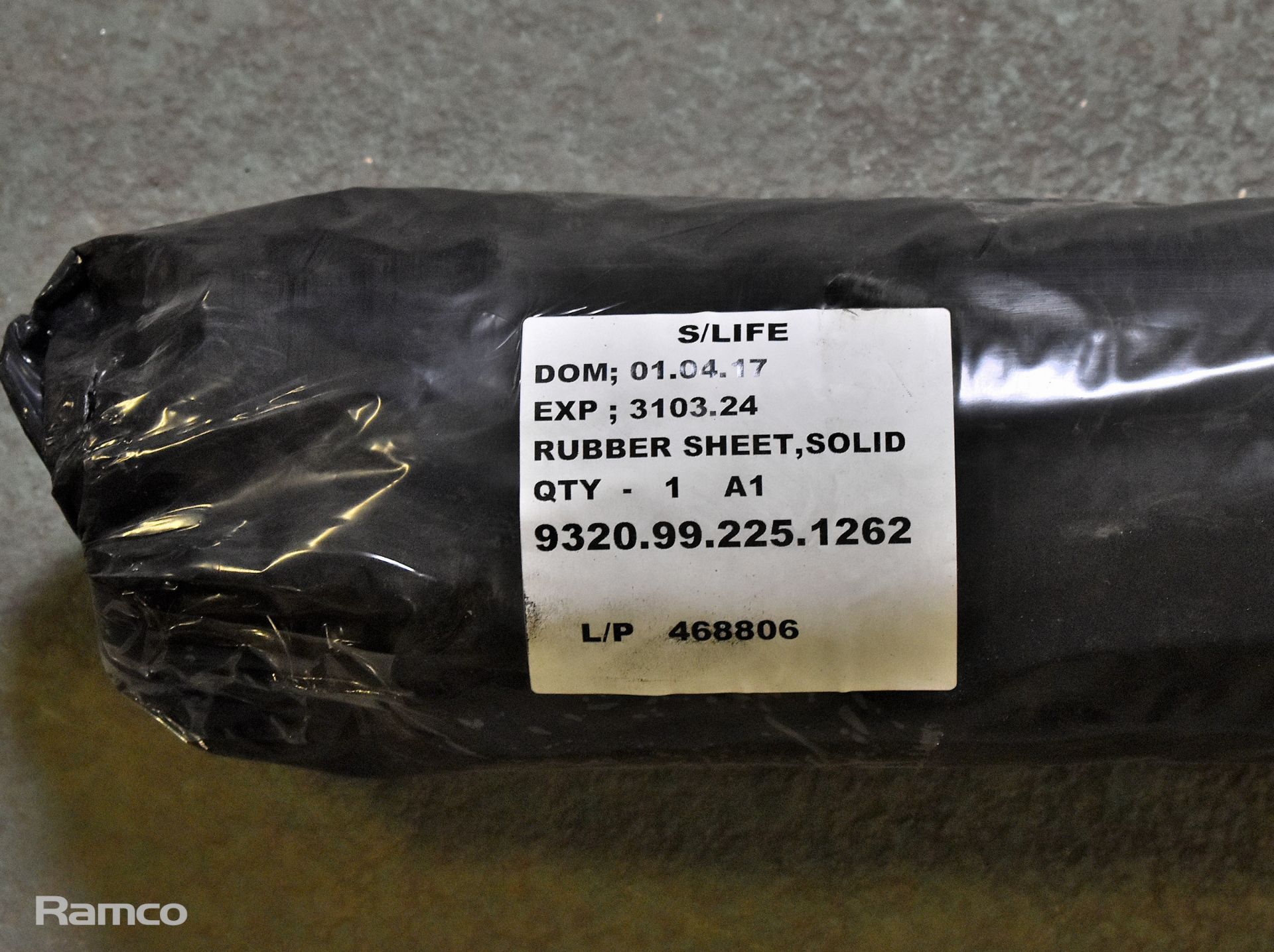 Black solid rubber sheeting - BS2752 compound - C40 - 914mm x 0.8mm thick x 10M L - Image 2 of 5