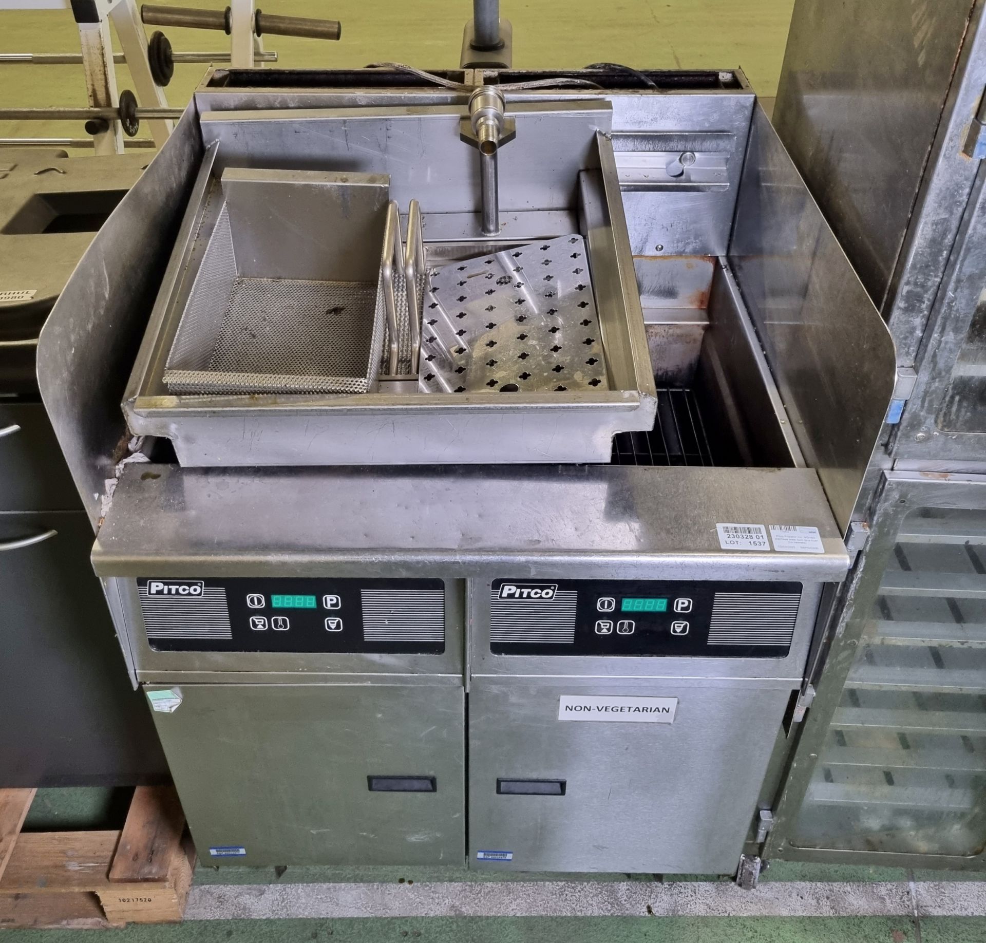 Pitco Frialator Inc. SGH50 stainless steel twin tank fryer (no baskets)- 8300mm W - Image 2 of 6