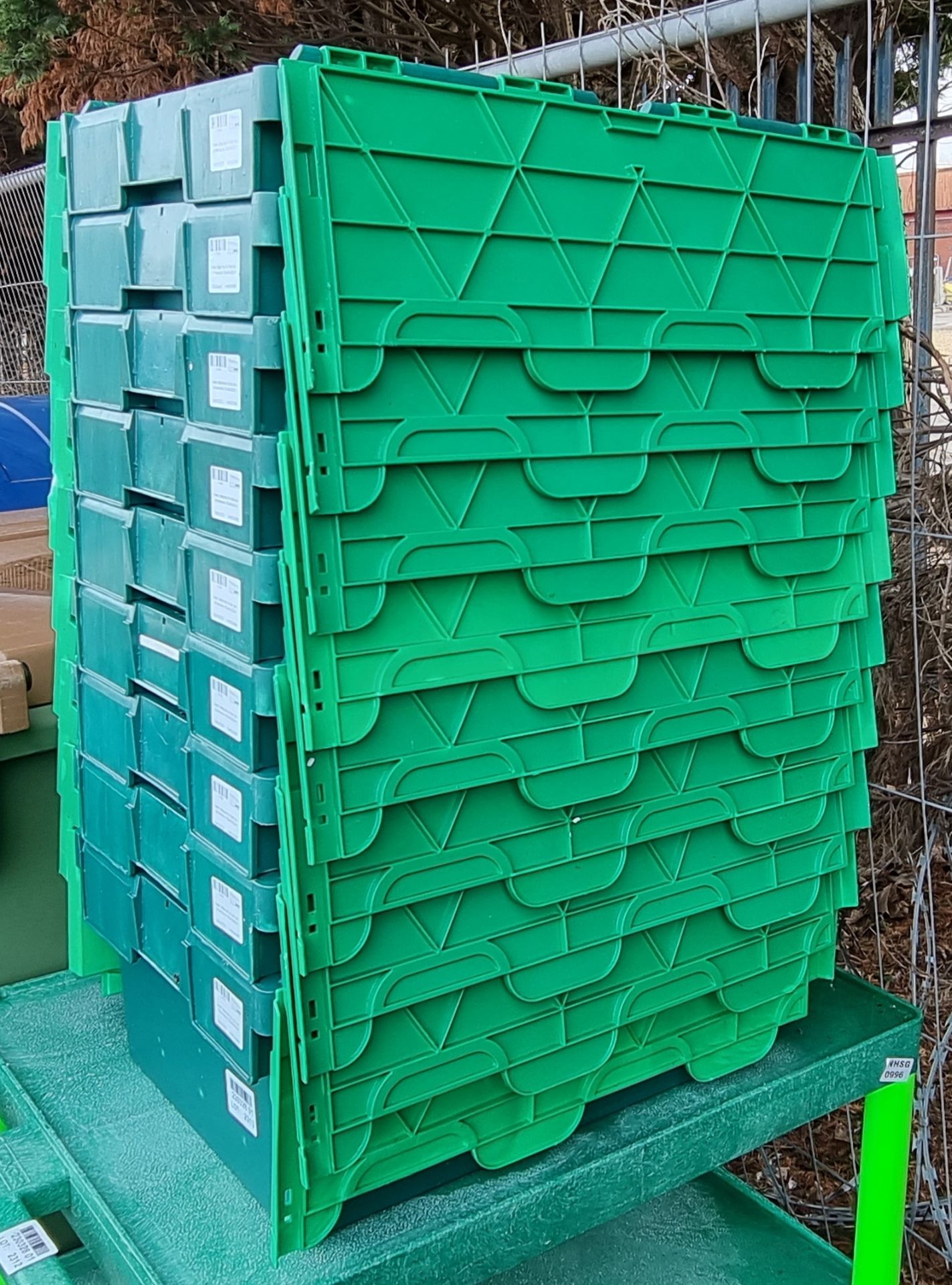 9x Green attached lid tote boxes - dimensions: 60 x 40 x 25cm - Image 2 of 3