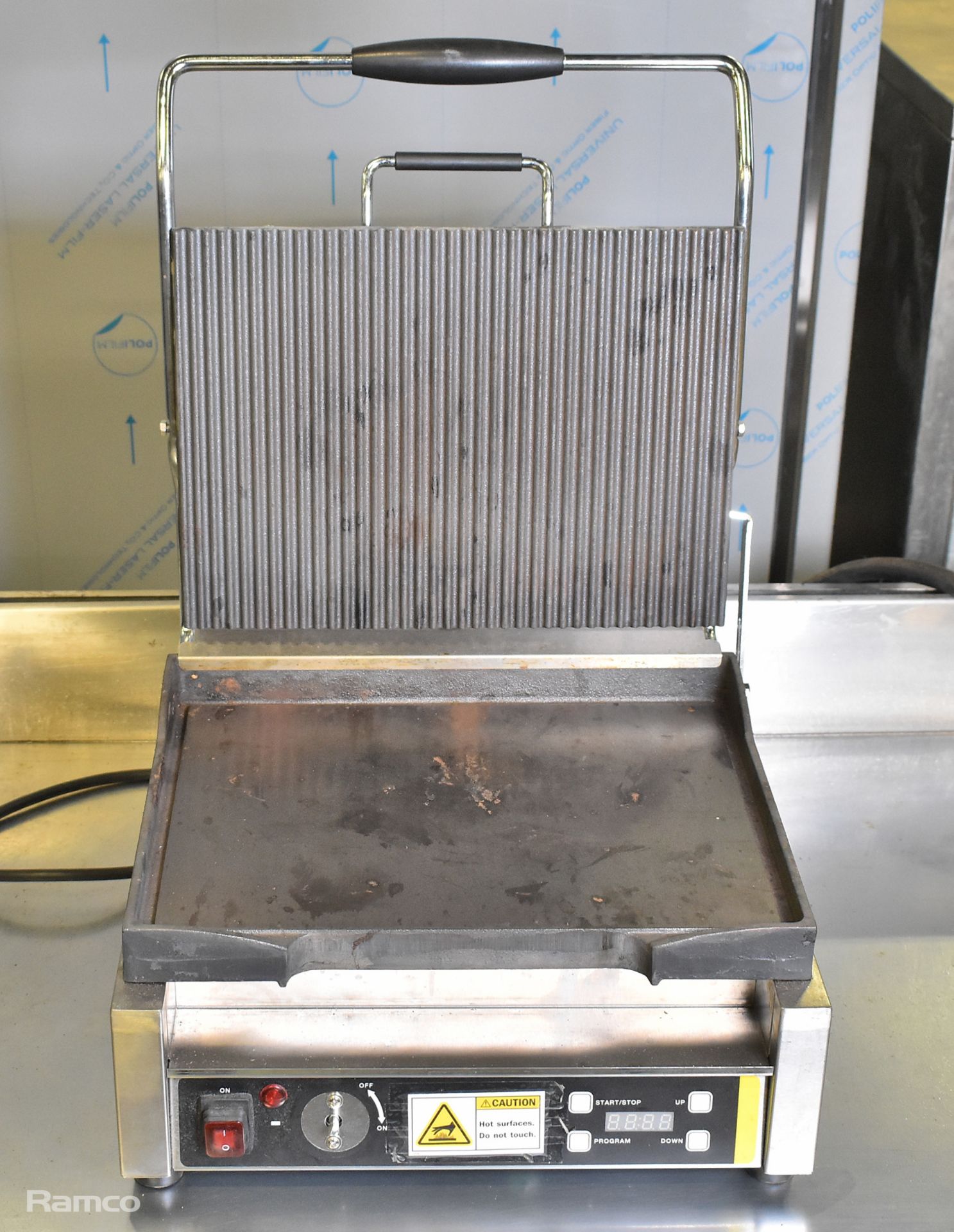 Buffalo L530-B-03 panini grill - Image 2 of 5