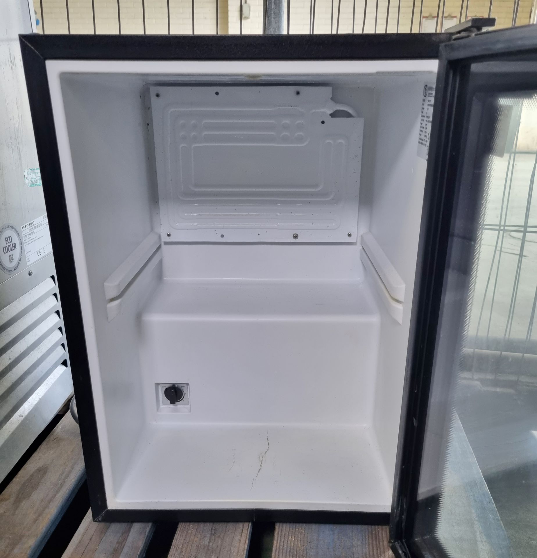 Vitrifrigo C39P PV Mini fridge, 220/240V 50Hz - L39 x W40 x H54cm - Image 3 of 4