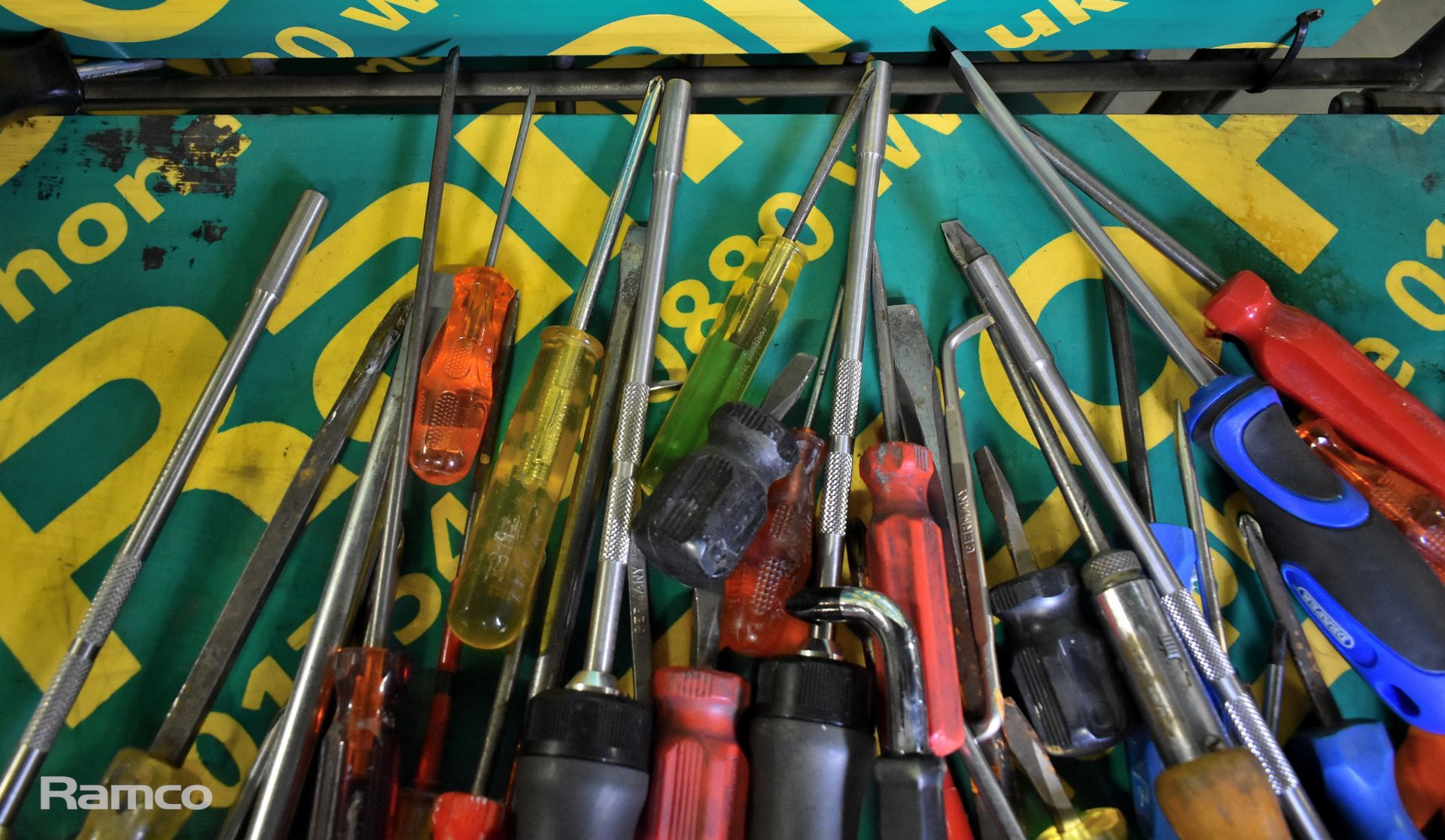 Screwdrivers, mixed sizes and head shapes, approx 30 pieces, Allen key sets, approx 20 pieces - Image 4 of 5