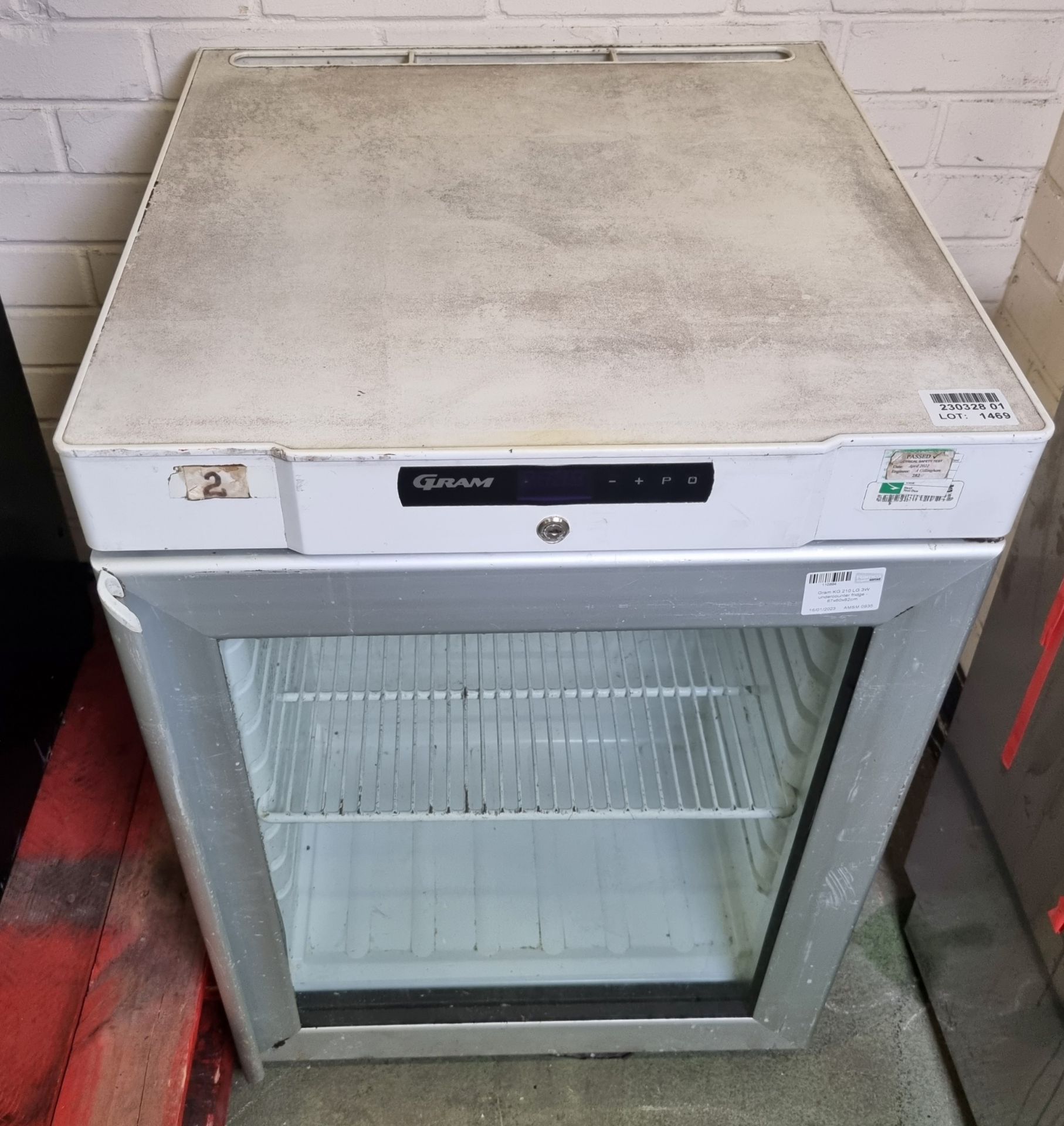 Gram KG 210 LG 3W undercounter fridge - 67 x 60 x 82cm - Image 2 of 5