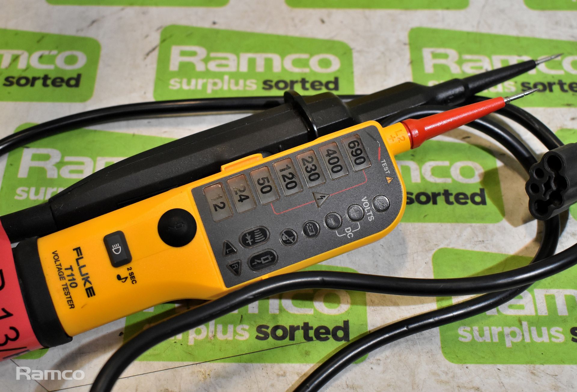 2x Fluke T110 voltage and continuity testers - Image 3 of 6