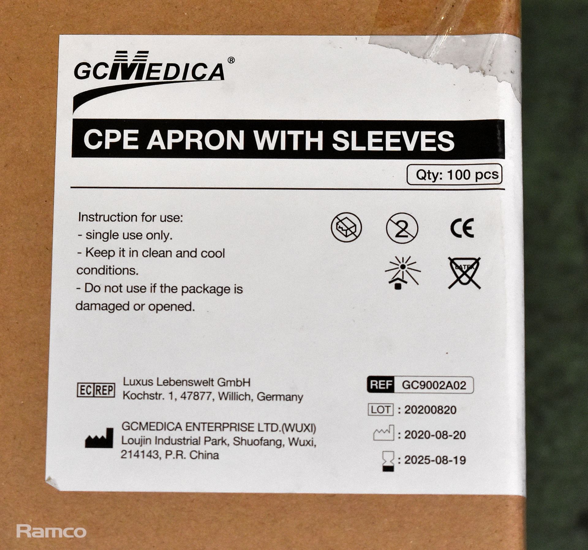 Box of 100x CPE Aprons with sleeves - Image 2 of 2