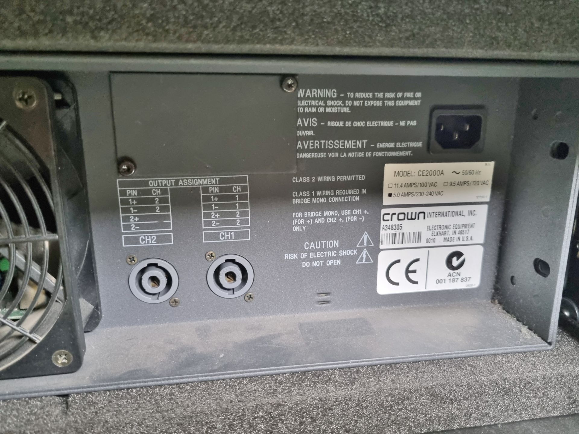 Crown CE2000A amplifier in flight case - Image 6 of 7