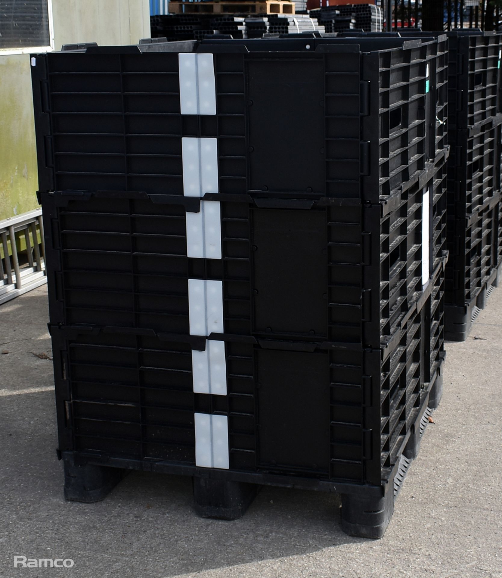 Plastic pallet with 3 plastic collar layers - standard uk pallet size: 1.2 m x 1m - Image 2 of 3