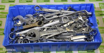 Open and ring end spanners, mixed sizes - approx 100 pieces