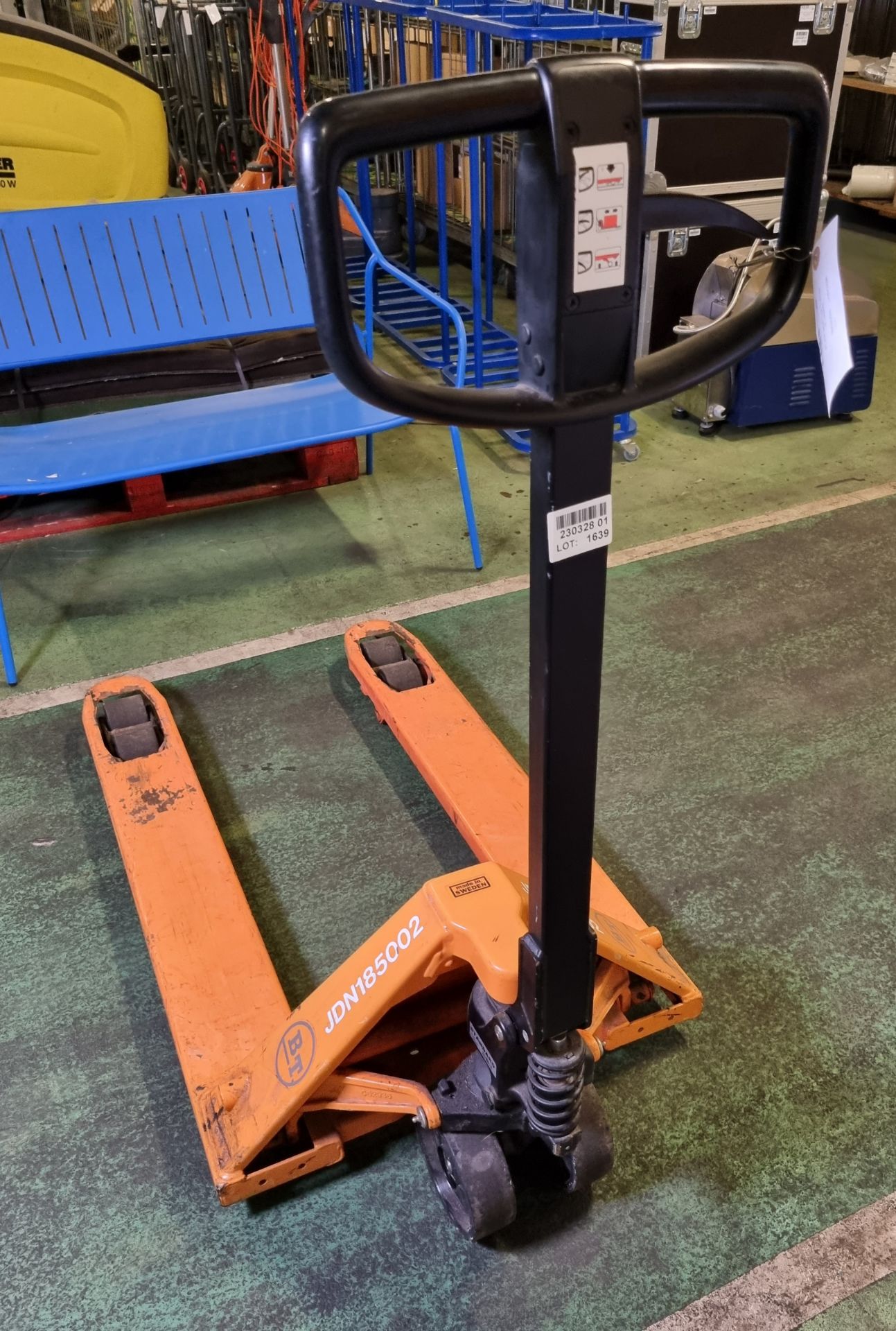 BT lifter pallet truck, 2,300kg lift capacity - Image 3 of 3