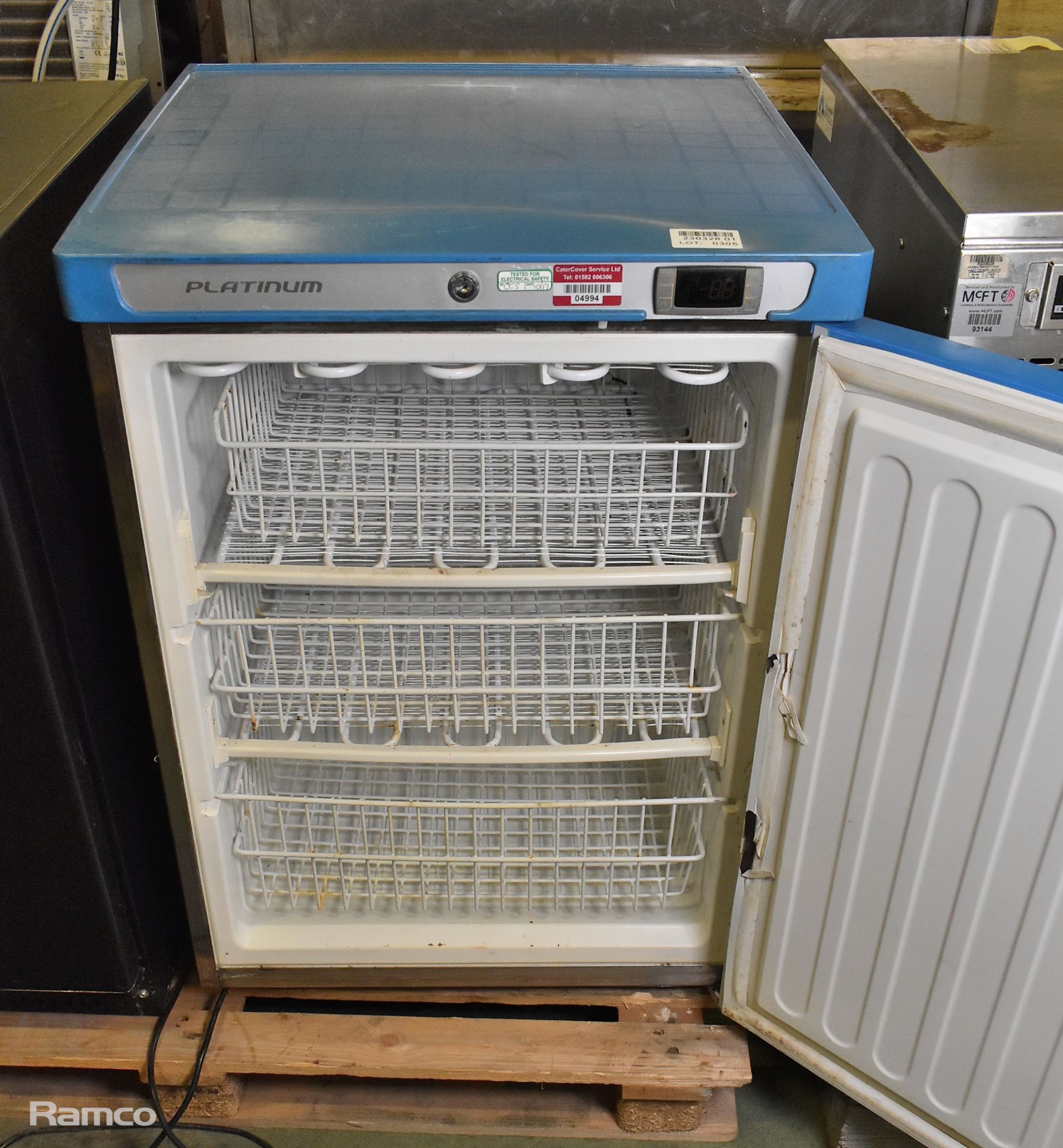 Lec Commercial CFS200ST under-counter freezer - L600mm - Image 2 of 5